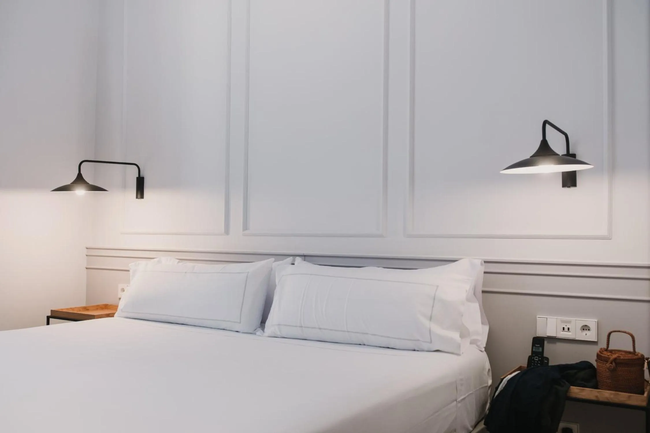 Photo of the whole room, Bed in Room Mate Helen Berger Boutique