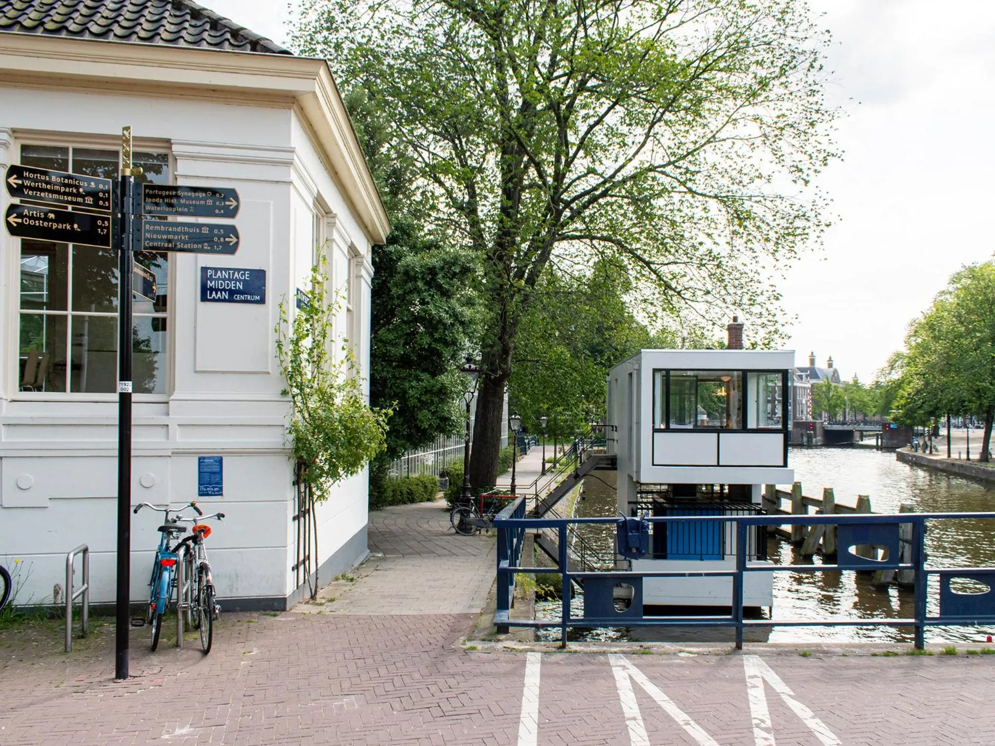 Facade/entrance in SWEETS - Hortusbrug