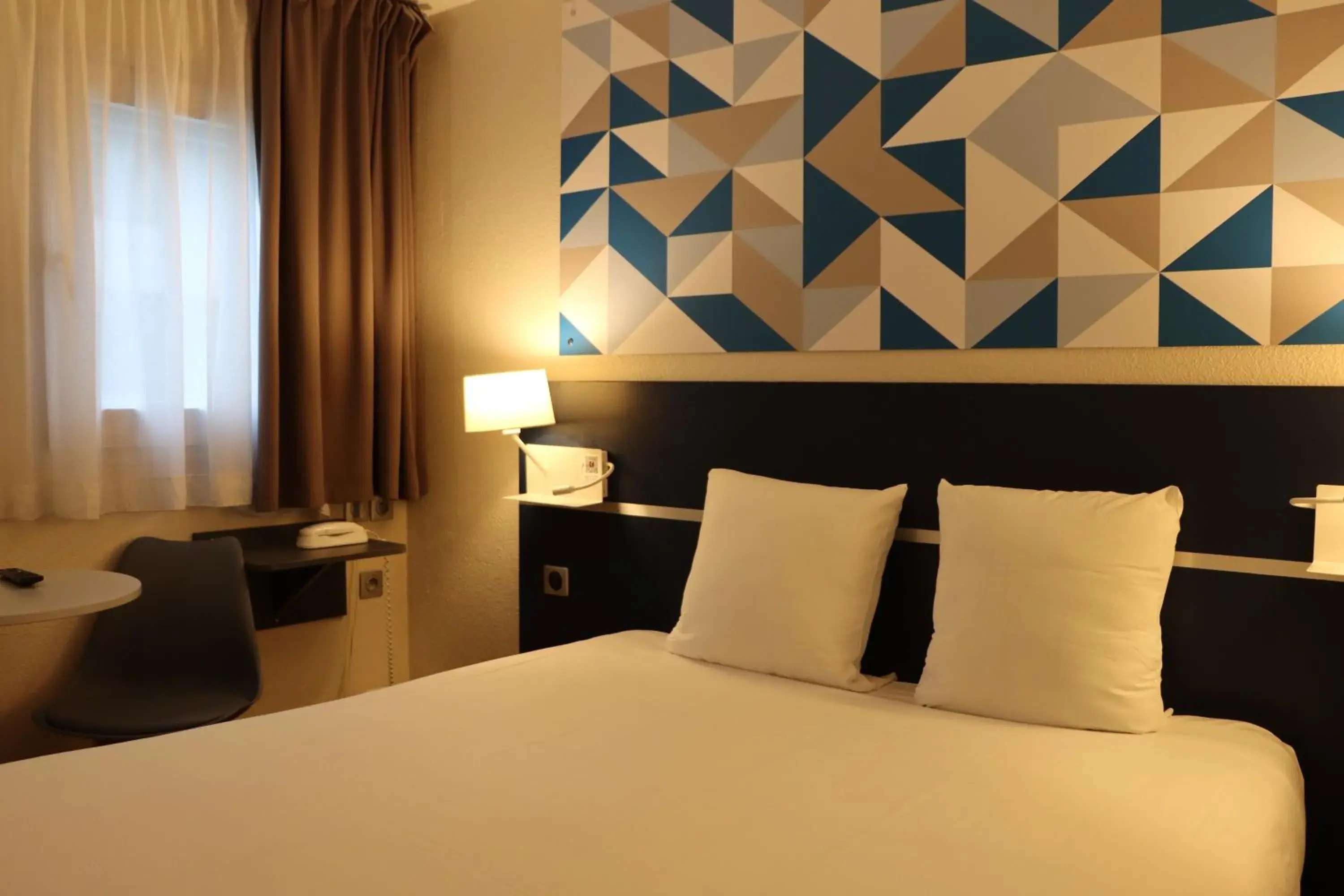 Bedroom, Bed in Comfort Hotel Paris Porte d'Ivry Bedroom, Bed in Comfort Hotel Paris Porte d'Ivry