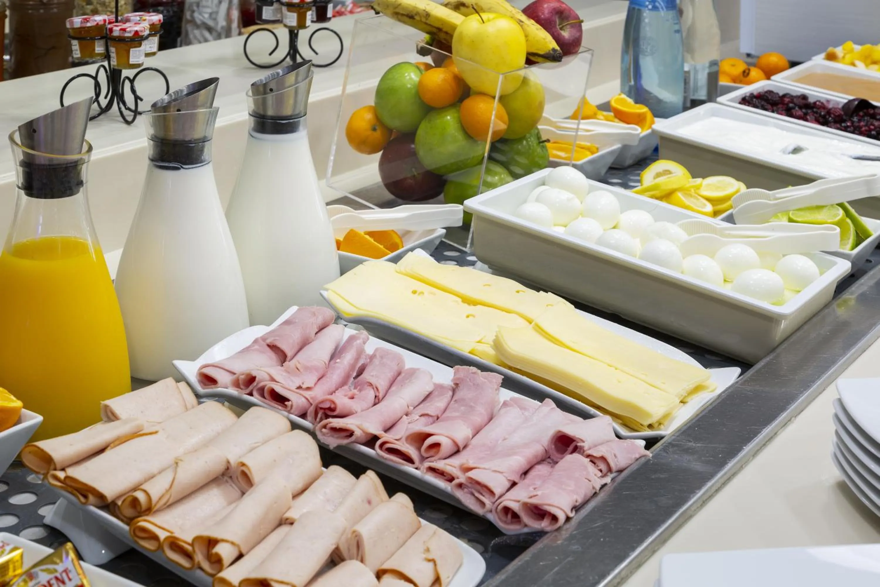 Breakfast in Comfort Hotel Paris Porte d'Ivry