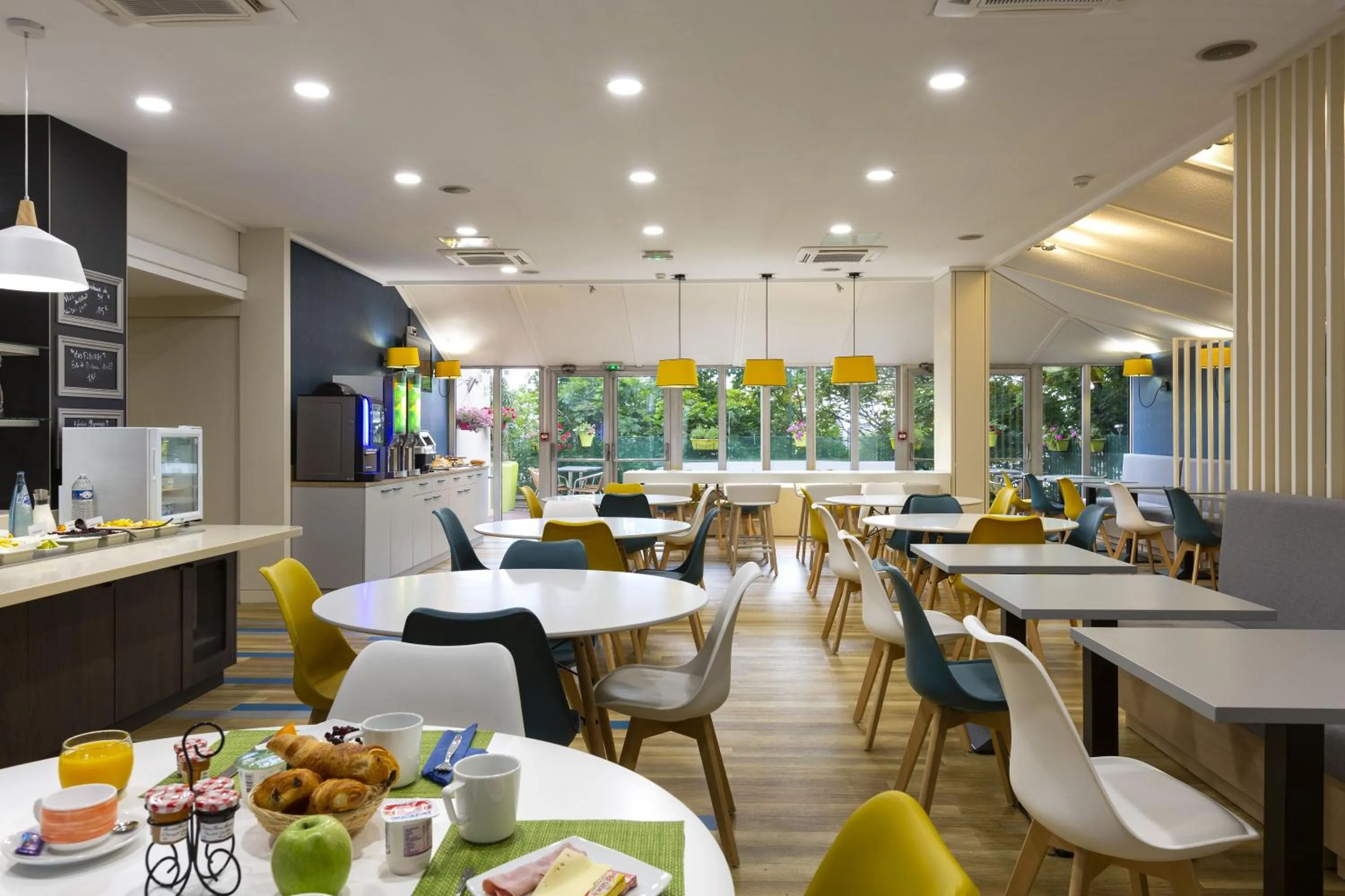 Breakfast in Comfort Hotel Paris Porte d'Ivry