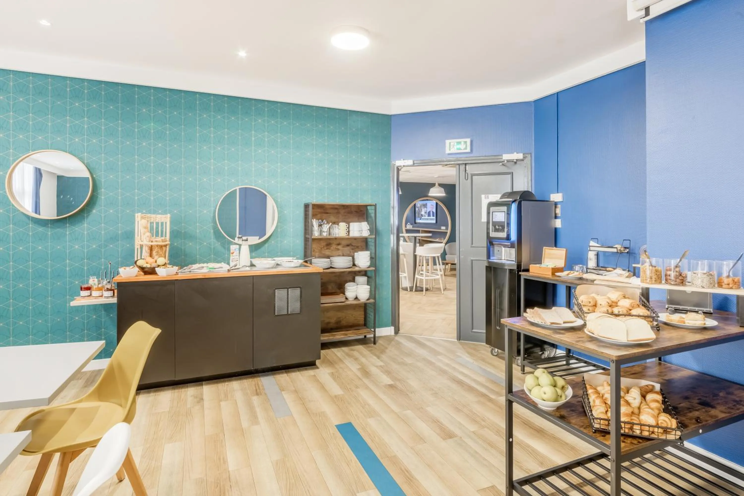 Breakfast in Comfort Hotel Paris Porte d'Ivry