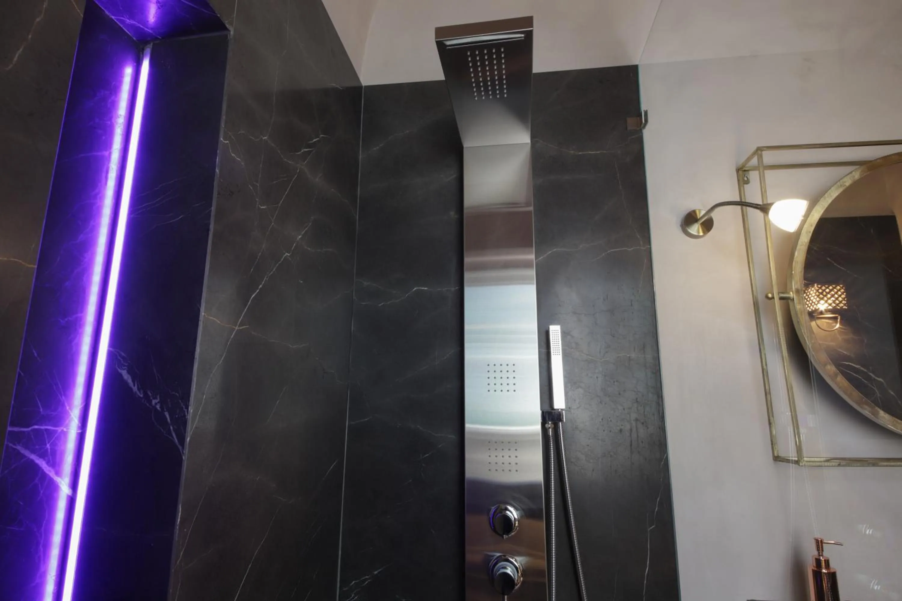 AL CONSOLE LUXURY SUITE