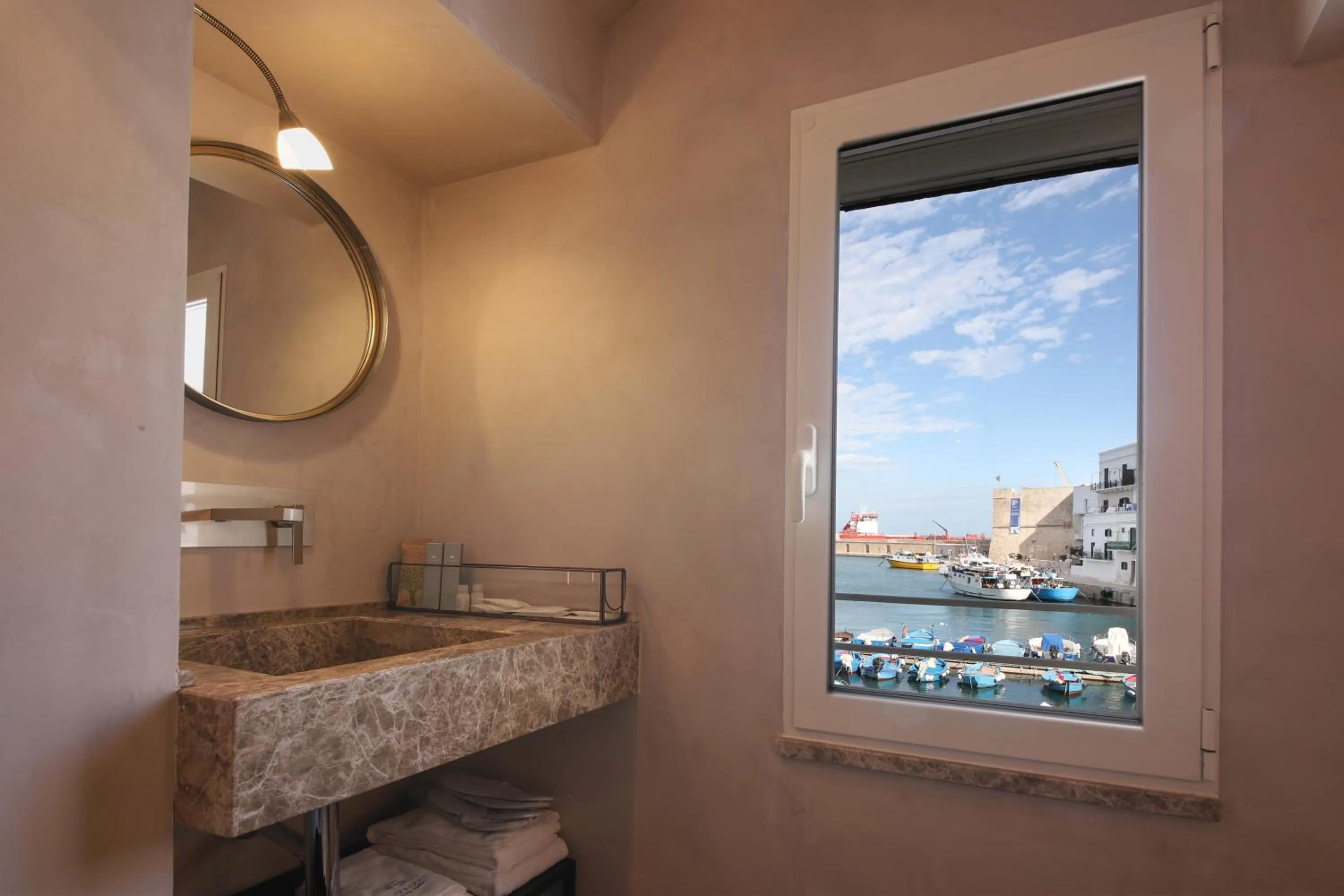 AL CONSOLE LUXURY SUITE