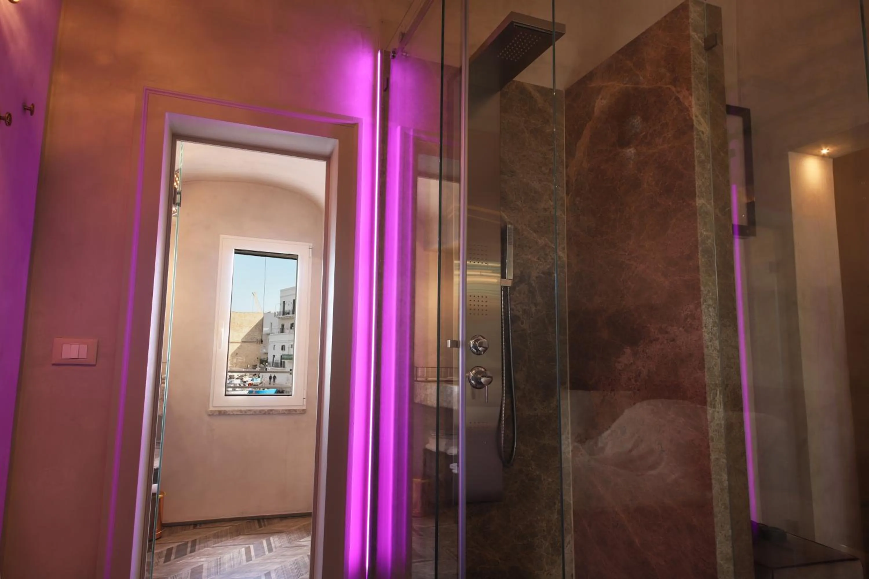 AL CONSOLE LUXURY SUITE