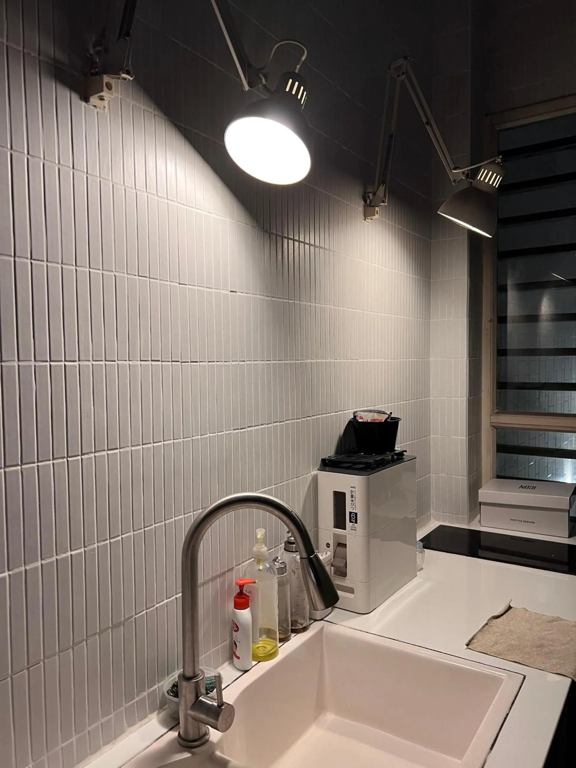 Kitchen or kitchenette in Meow Hotel & Cafe