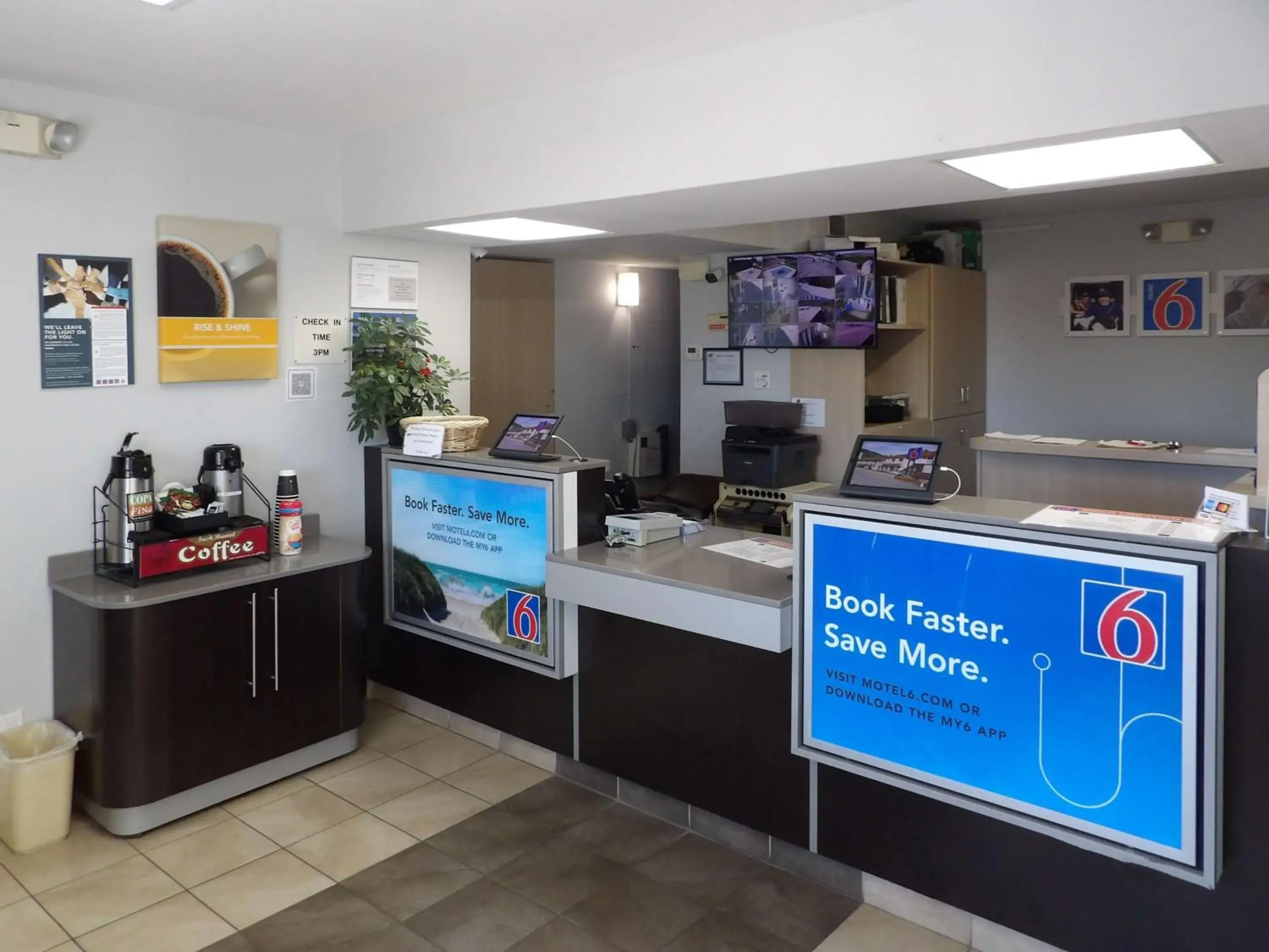 Lobby or reception in Motel 6 Ontario, OR Lobby or reception in Motel 6 Ontario, OR