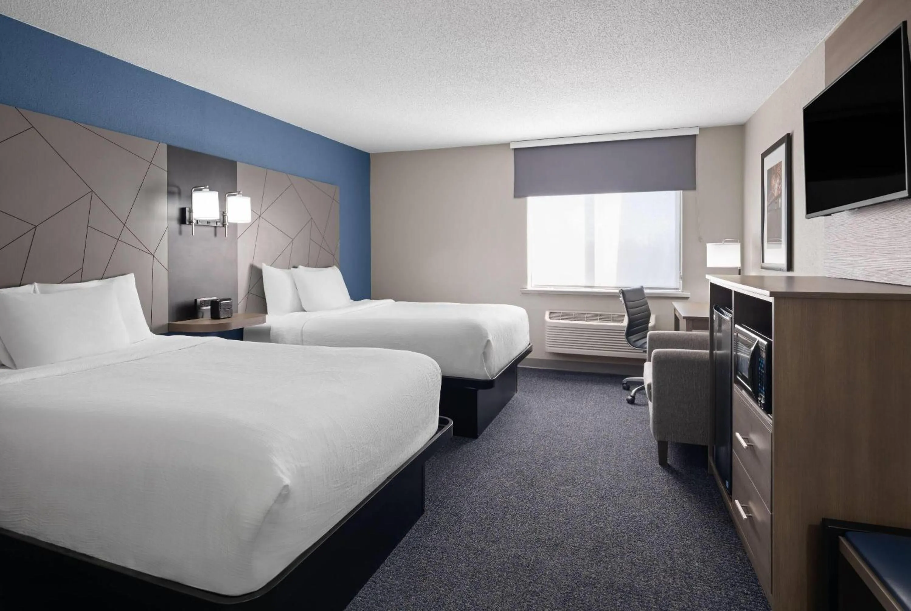 Photo of the whole room, Bed in Baymont by Wyndham Davenport