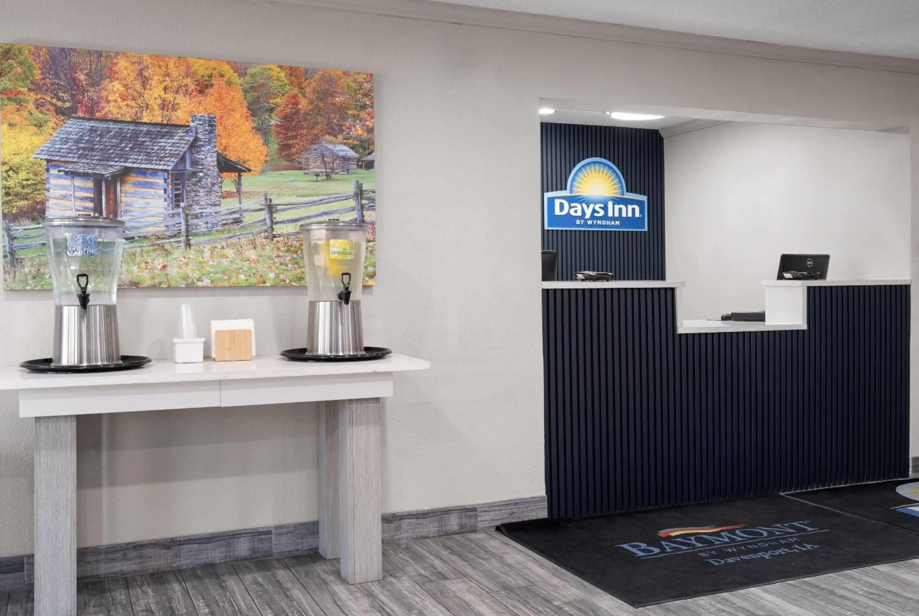 Lobby or reception in Baymont by Wyndham Davenport Lobby or reception in Baymont by Wyndham Davenport