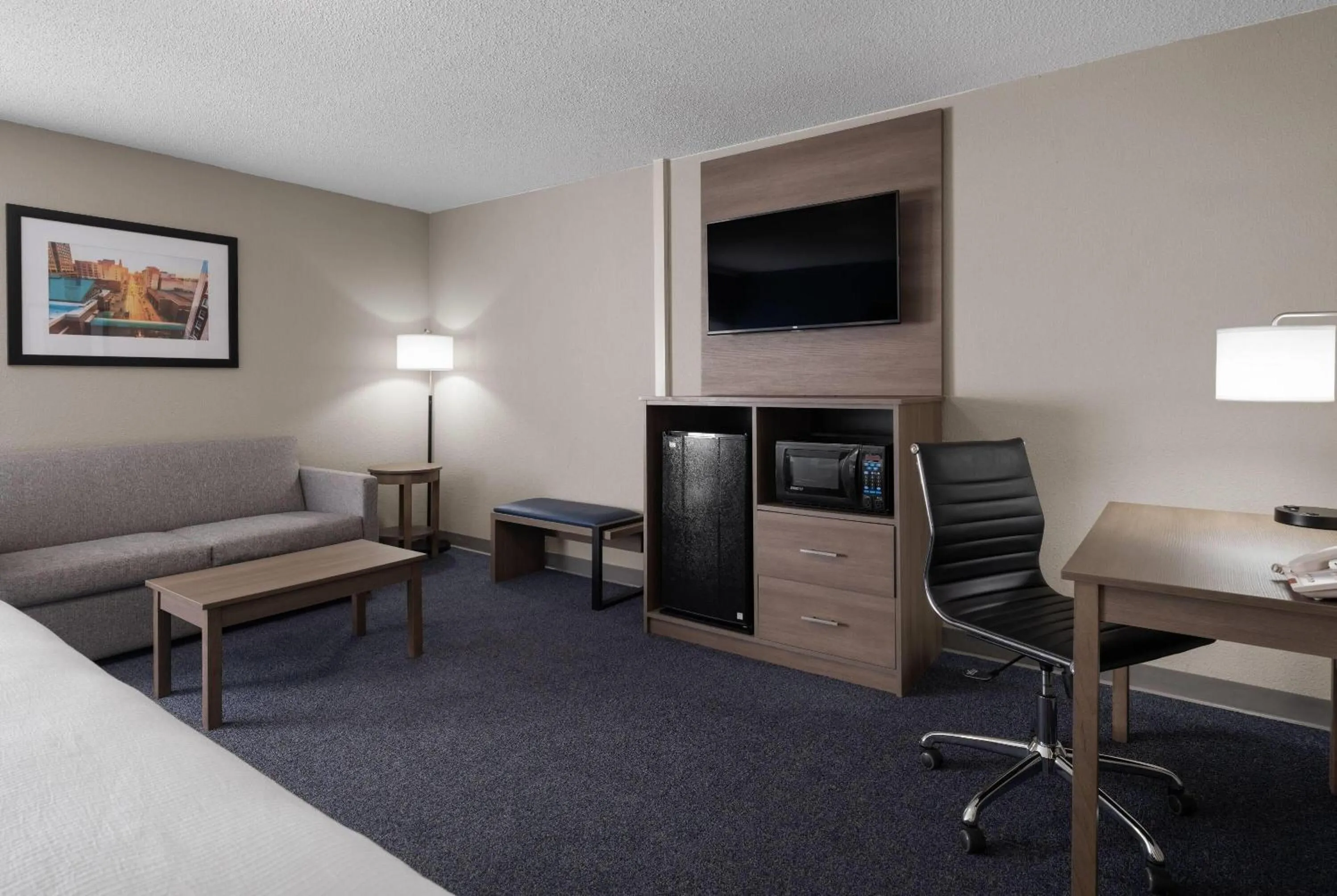 Photo of the whole room in Baymont by Wyndham Davenport