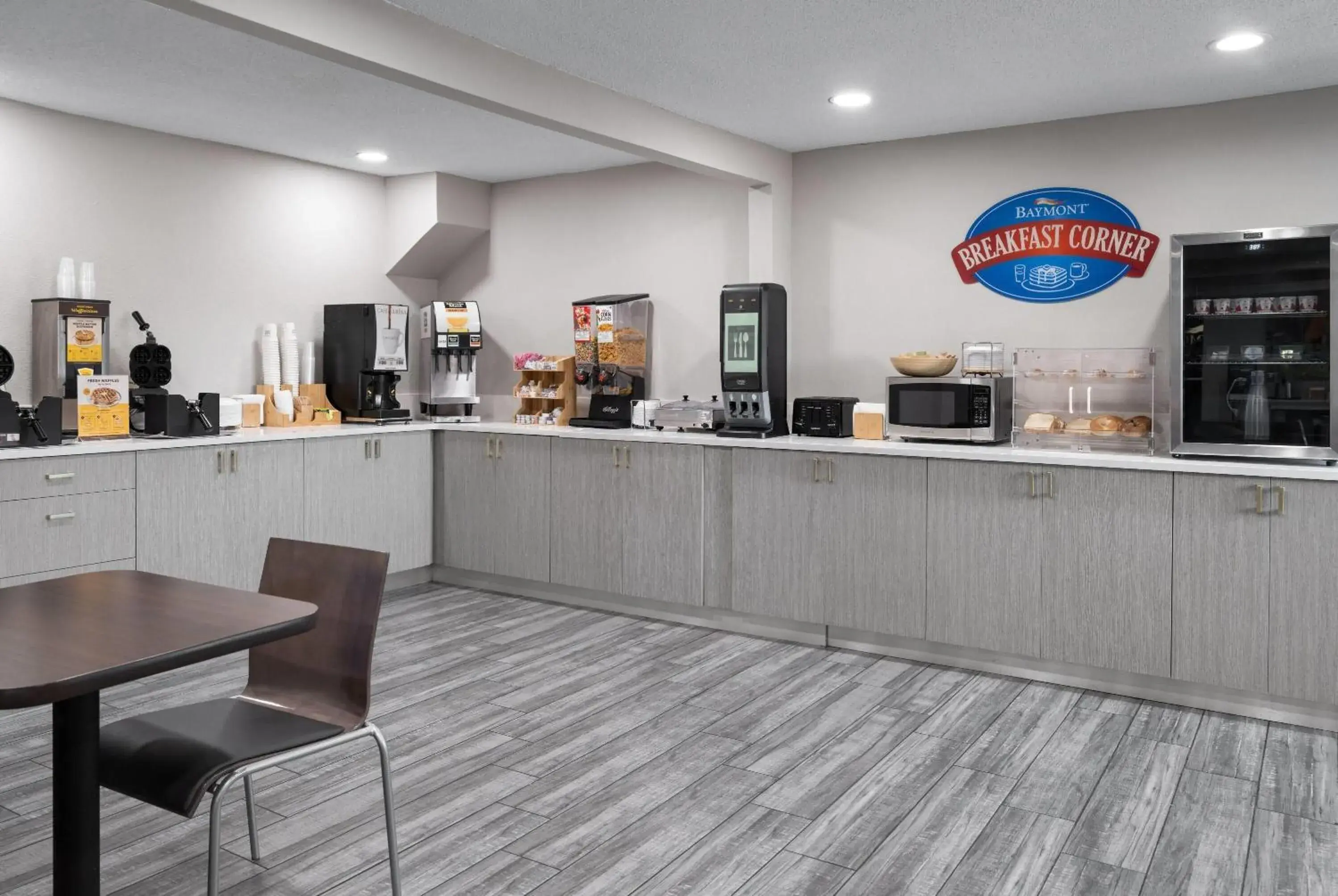 Breakfast in Baymont by Wyndham Davenport Breakfast in Baymont by Wyndham Davenport