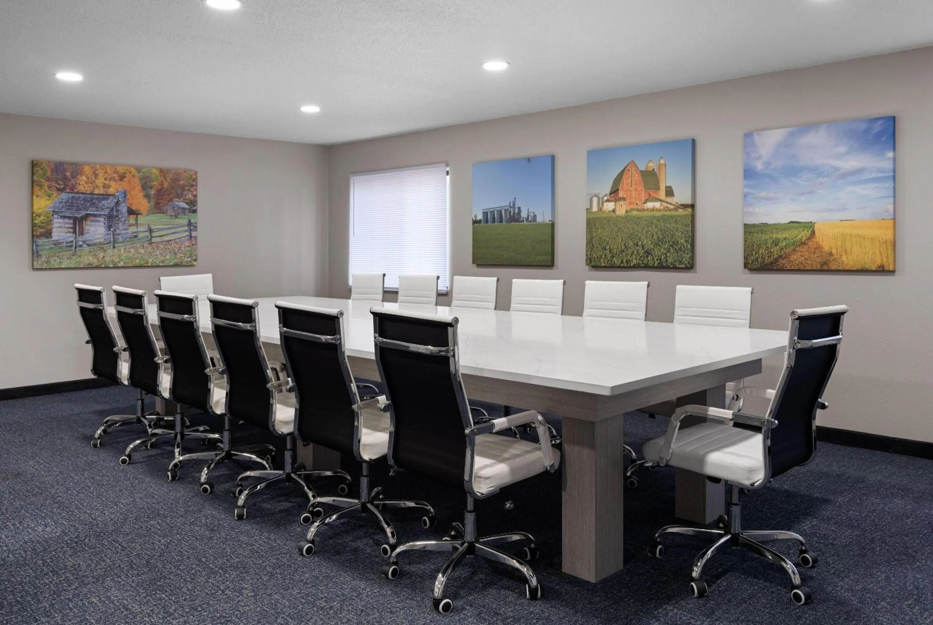 Meeting/conference room in Baymont by Wyndham Davenport