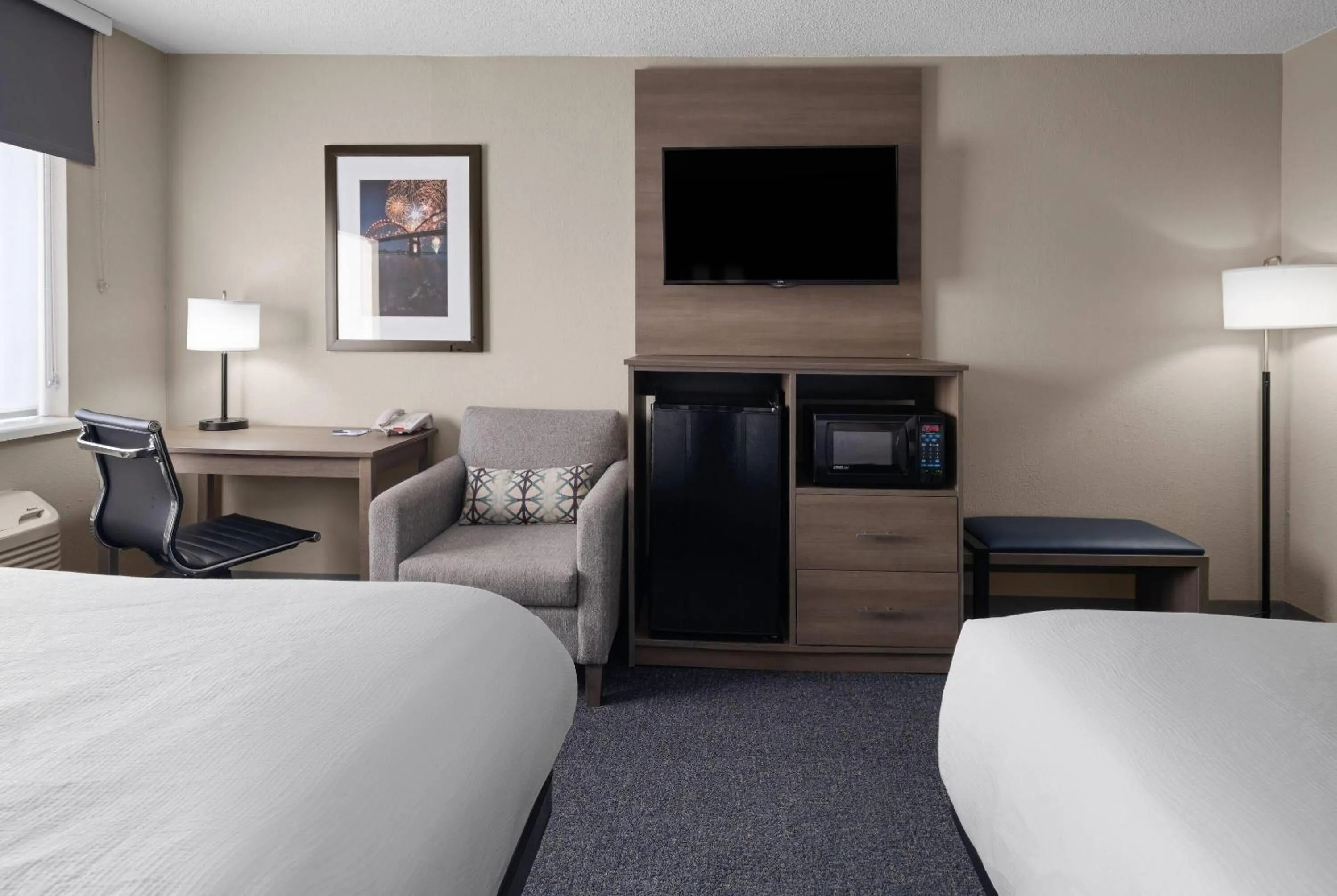 Photo of the whole room, Bed in Baymont by Wyndham Davenport