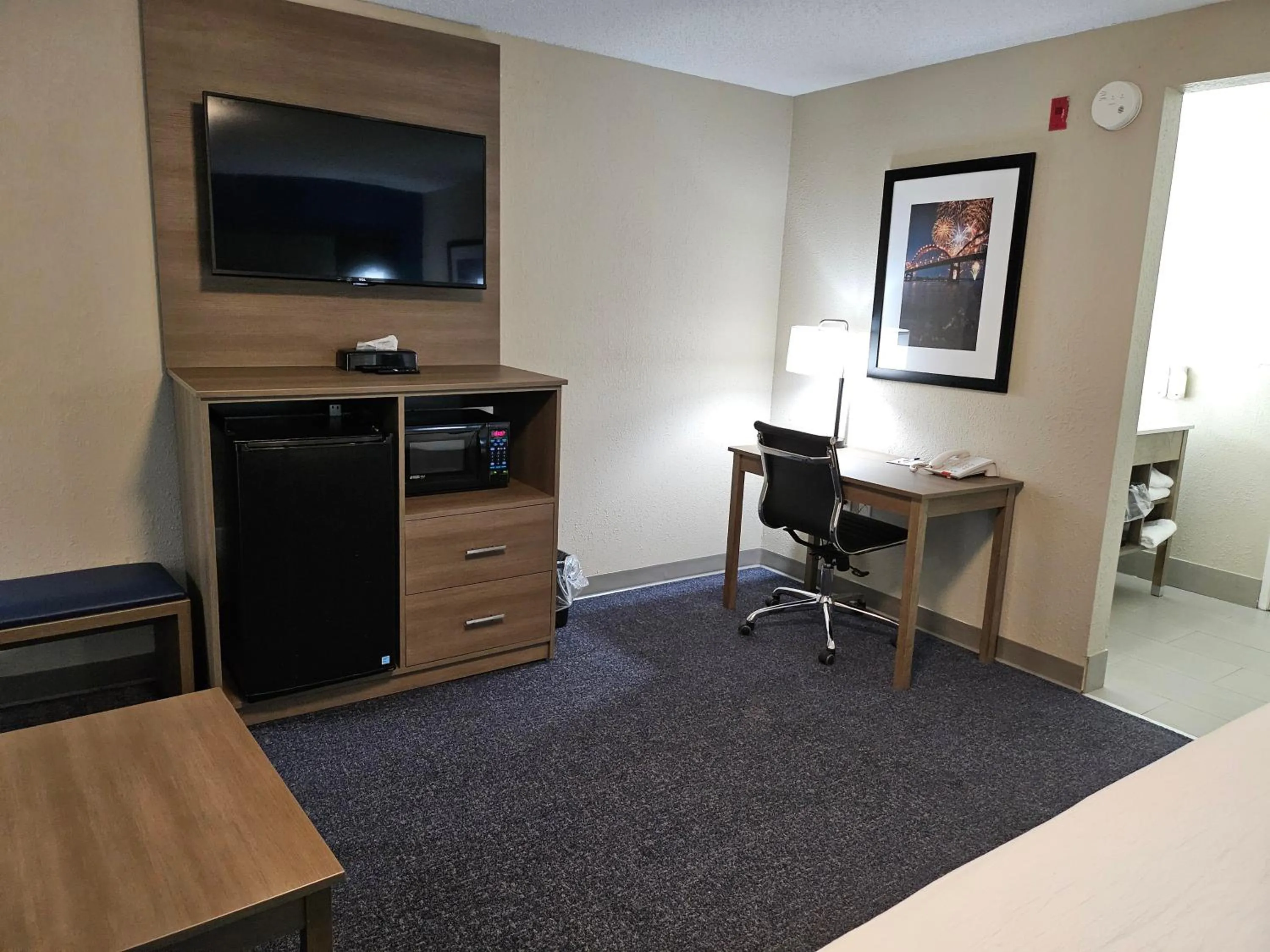 TV and multimedia in Baymont by Wyndham Davenport