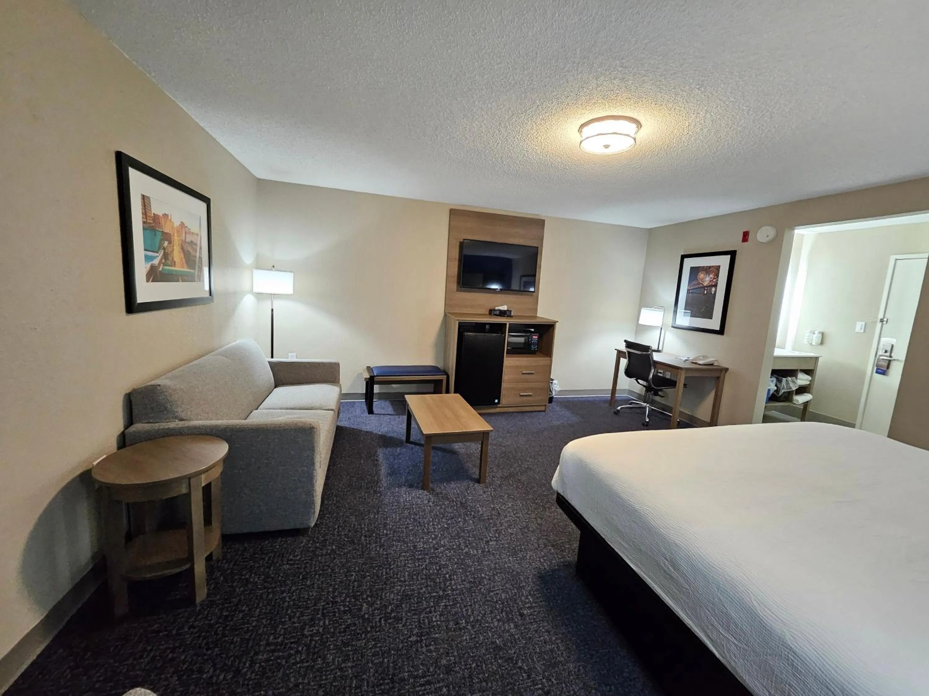 Photo of the whole room, Bed in Baymont by Wyndham Davenport