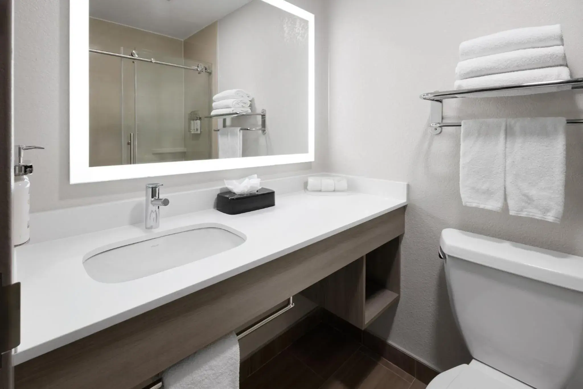 Standard Queen Room with Two Queen Beds in Holiday Inn Express & Suites Wyomissing by IHG Standard Queen Room with Two Queen Beds in Holiday Inn Express & Suites Wyomissing by IHG