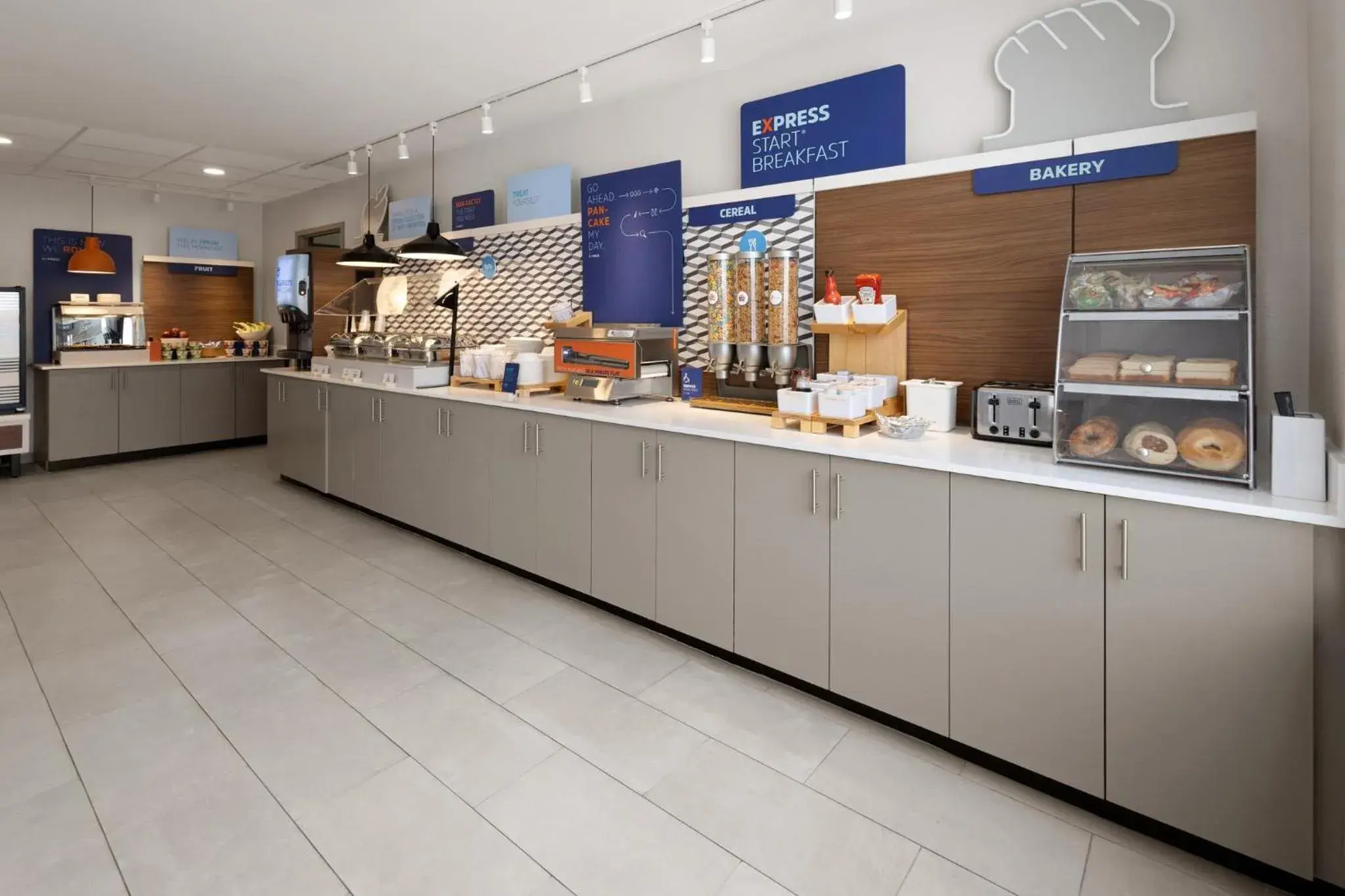 Breakfast in Holiday Inn Express & Suites Wyomissing by IHG Breakfast in Holiday Inn Express & Suites Wyomissing by IHG