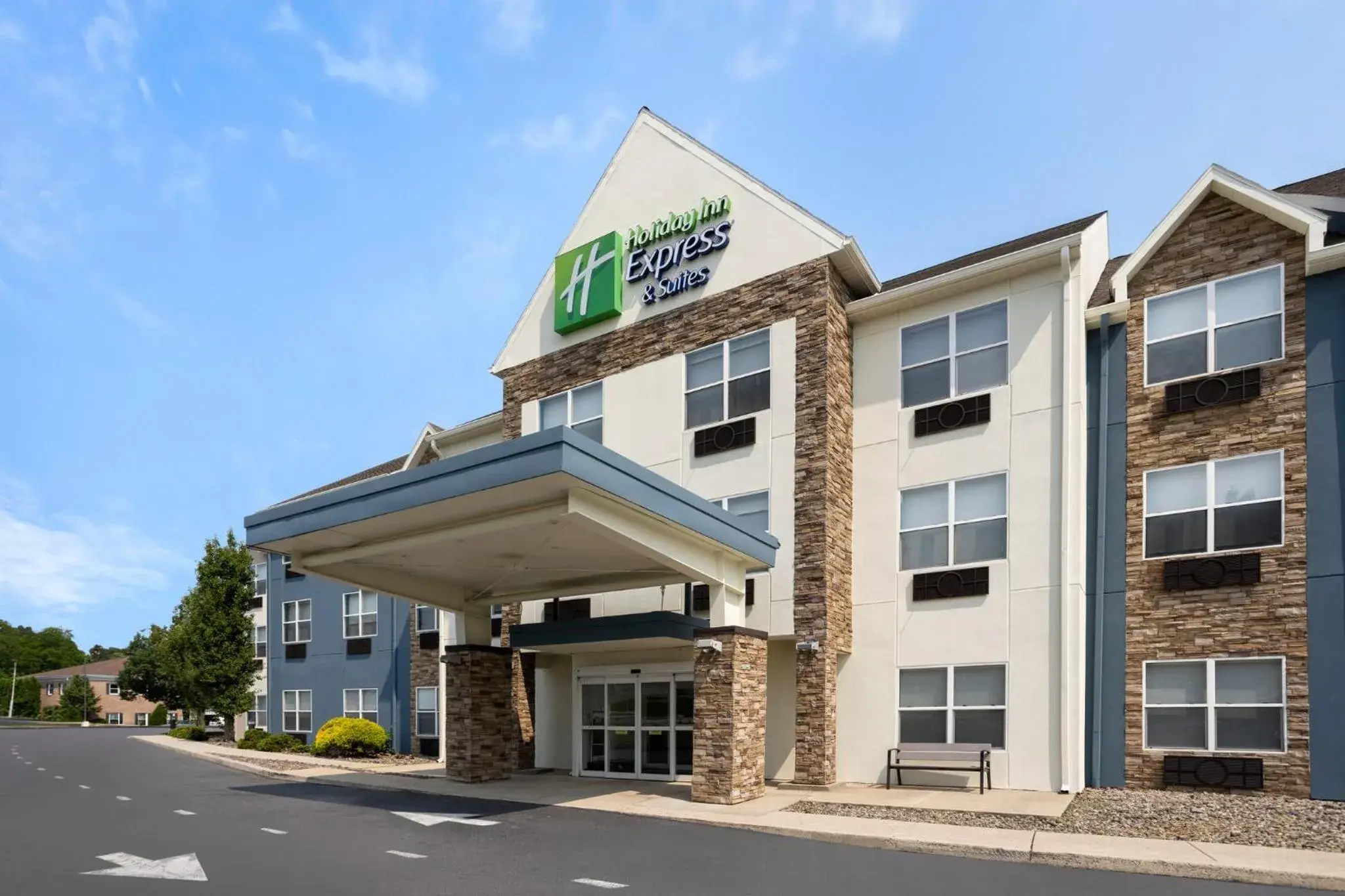 Property building in Holiday Inn Express & Suites Wyomissing by IHG Property building in Holiday Inn Express & Suites Wyomissing by IHG