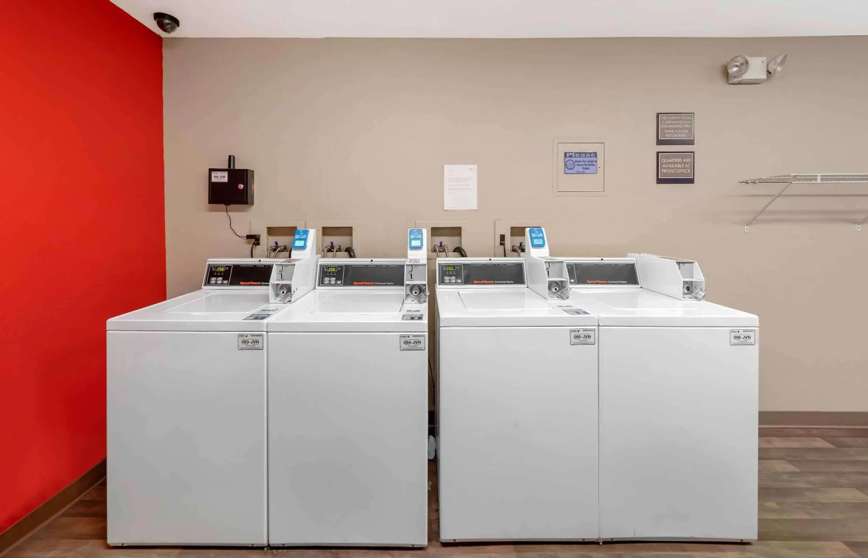 Property building in Extended Stay America Suites - Los Angeles - Chino Valley Property building in Extended Stay America Suites - Los Angeles - Chino Valley