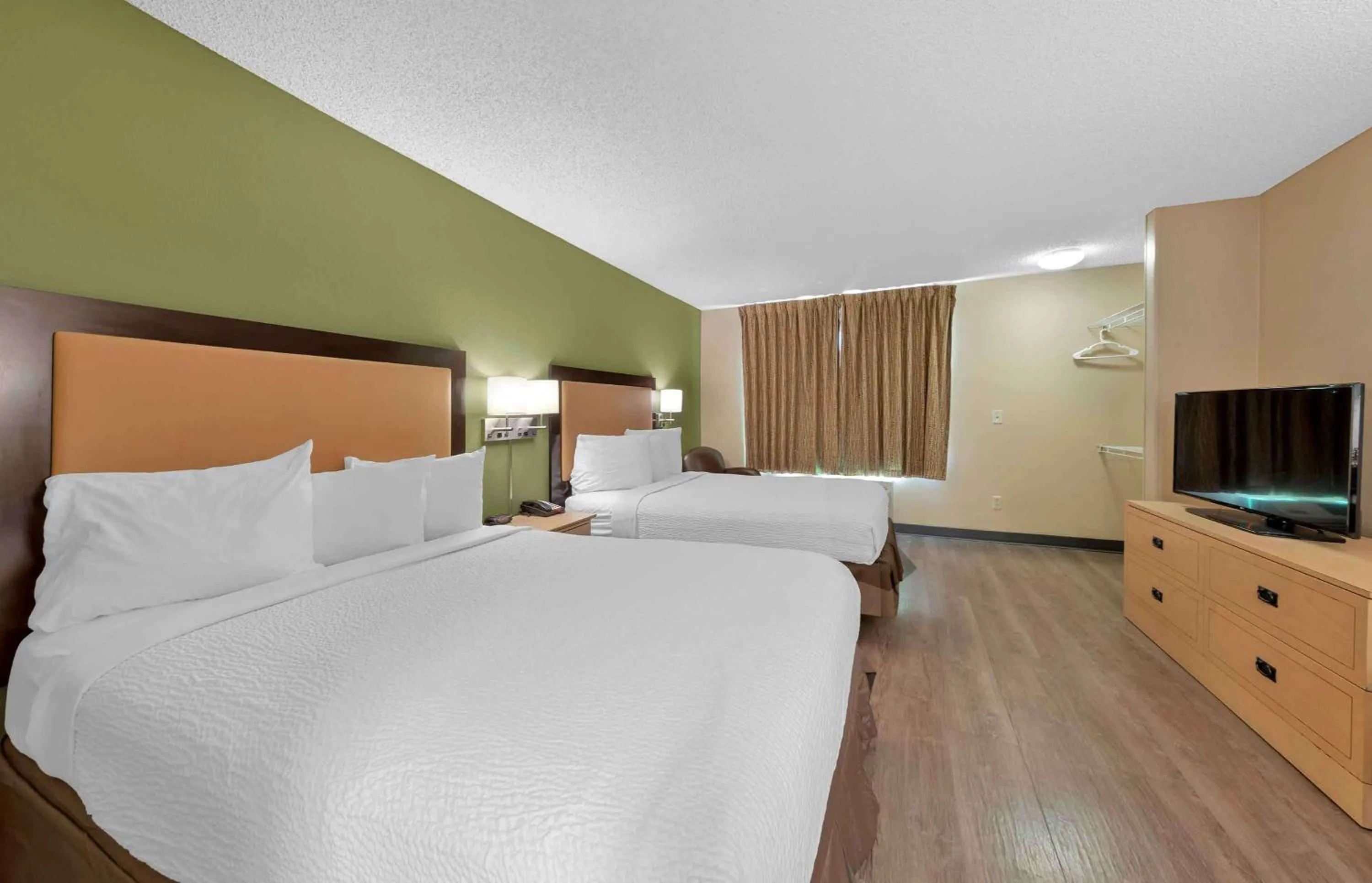 Bedroom, Bed in Extended Stay America Suites - Los Angeles - Chino Valley