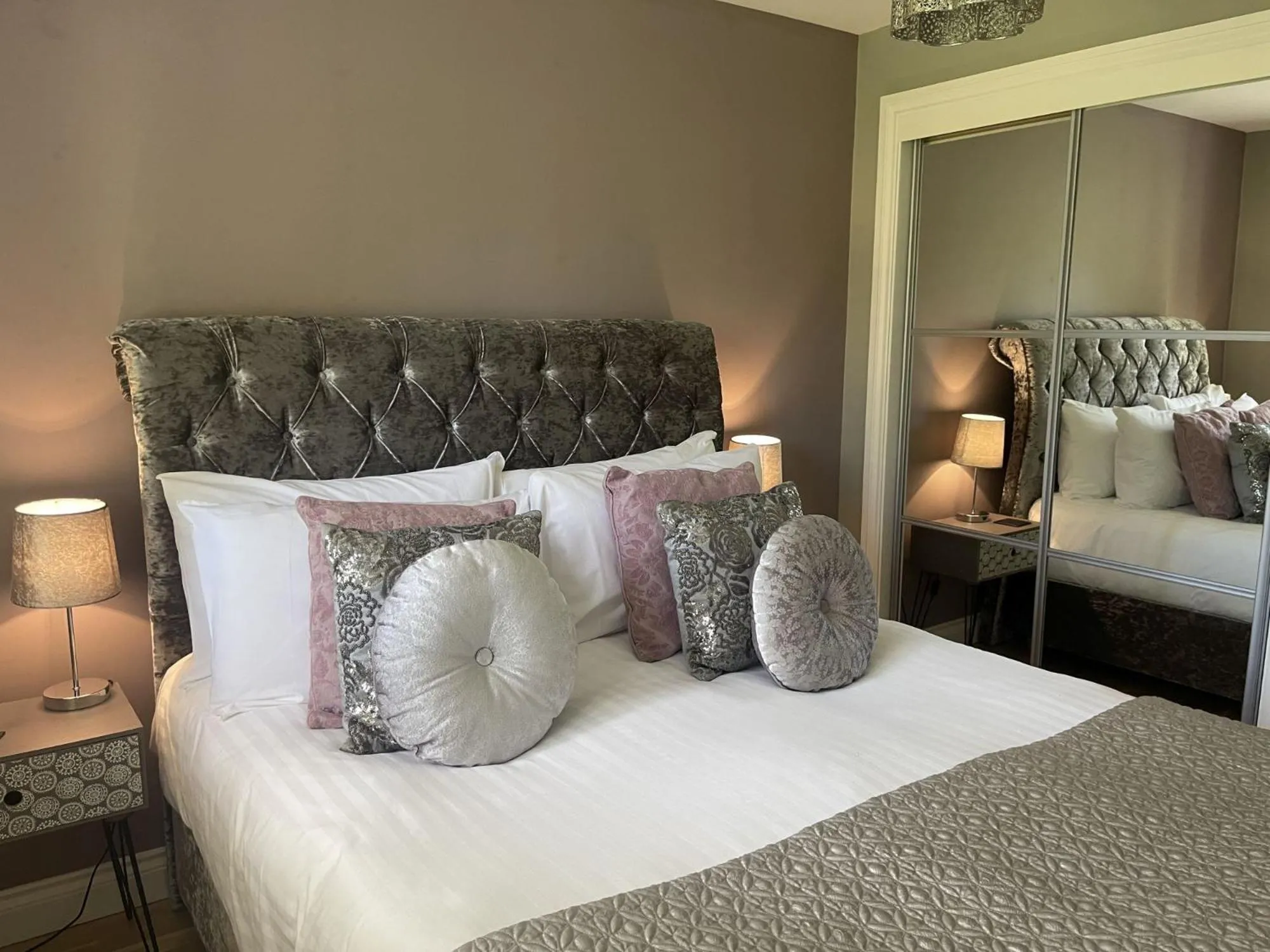 Bed in Kingfisher Lodge, South View Lodges, Exeter