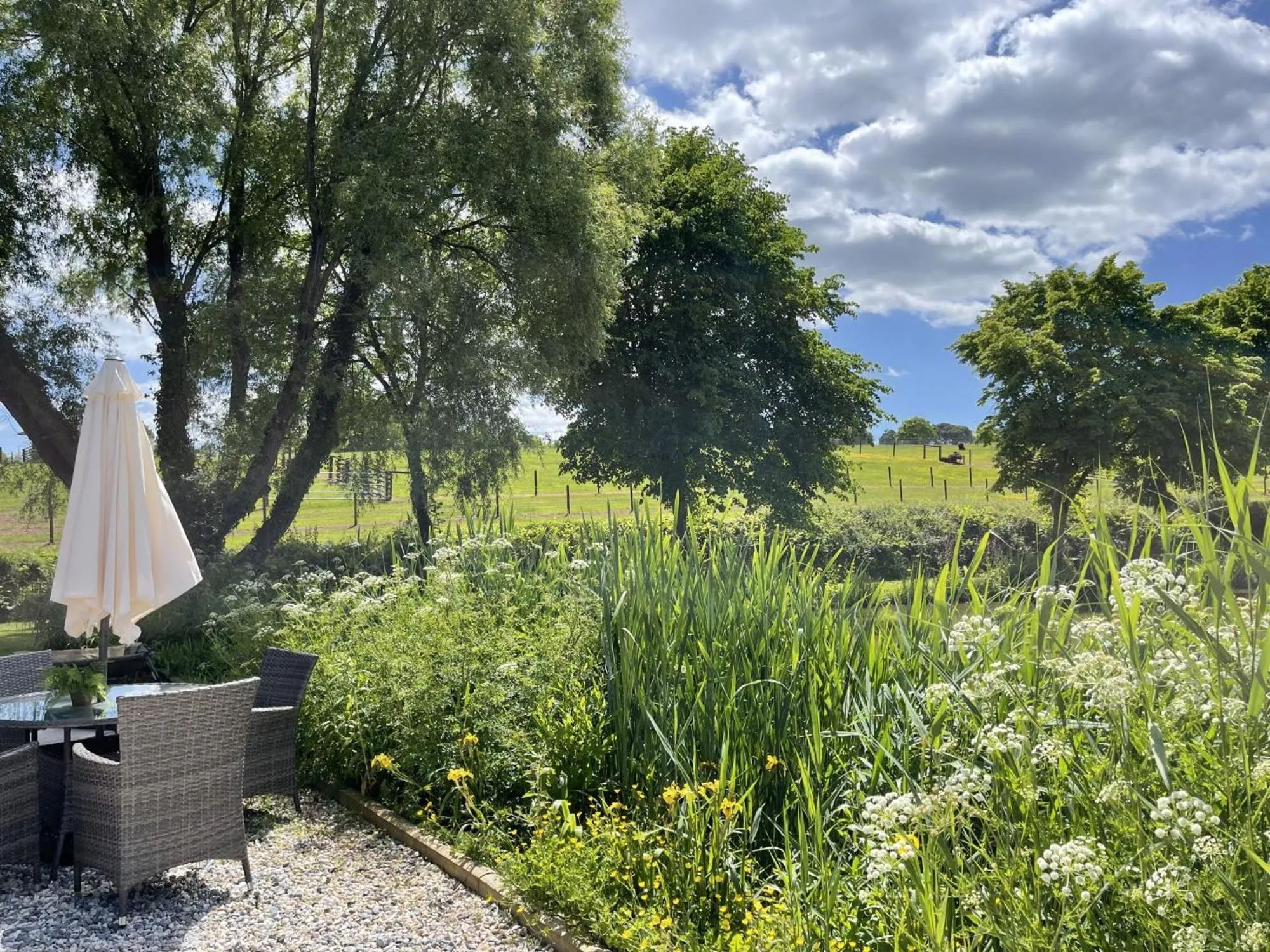 Seating area in Kingfisher Lodge, South View Lodges, Exeter