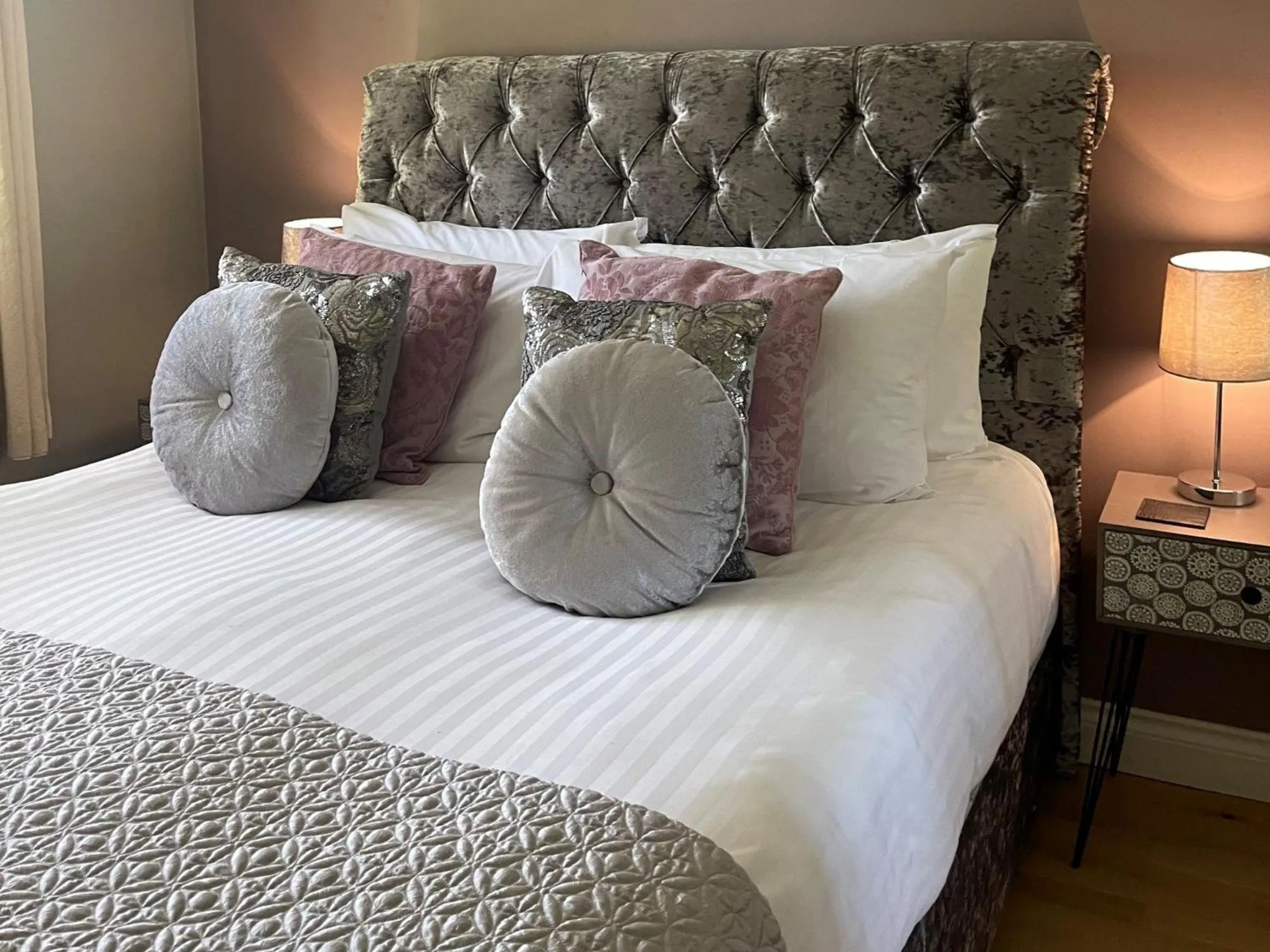 Bed in Kingfisher Lodge, South View Lodges, Exeter