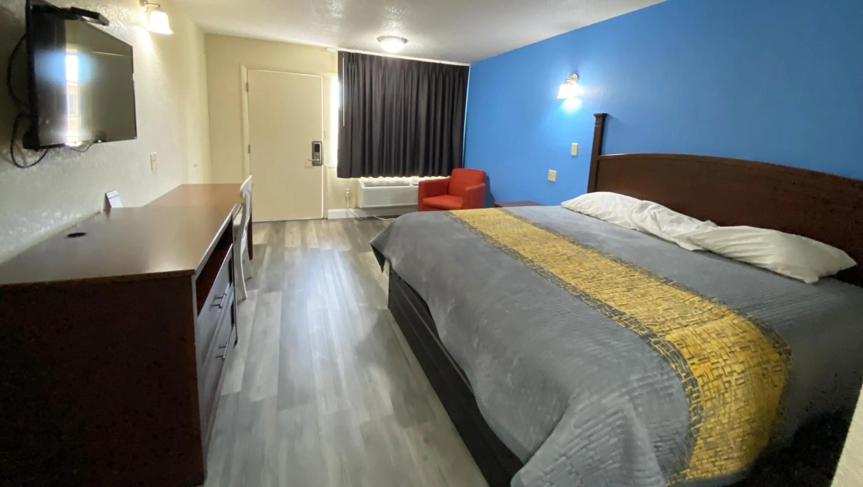 Bedroom, Bed in Express Inn Newport News