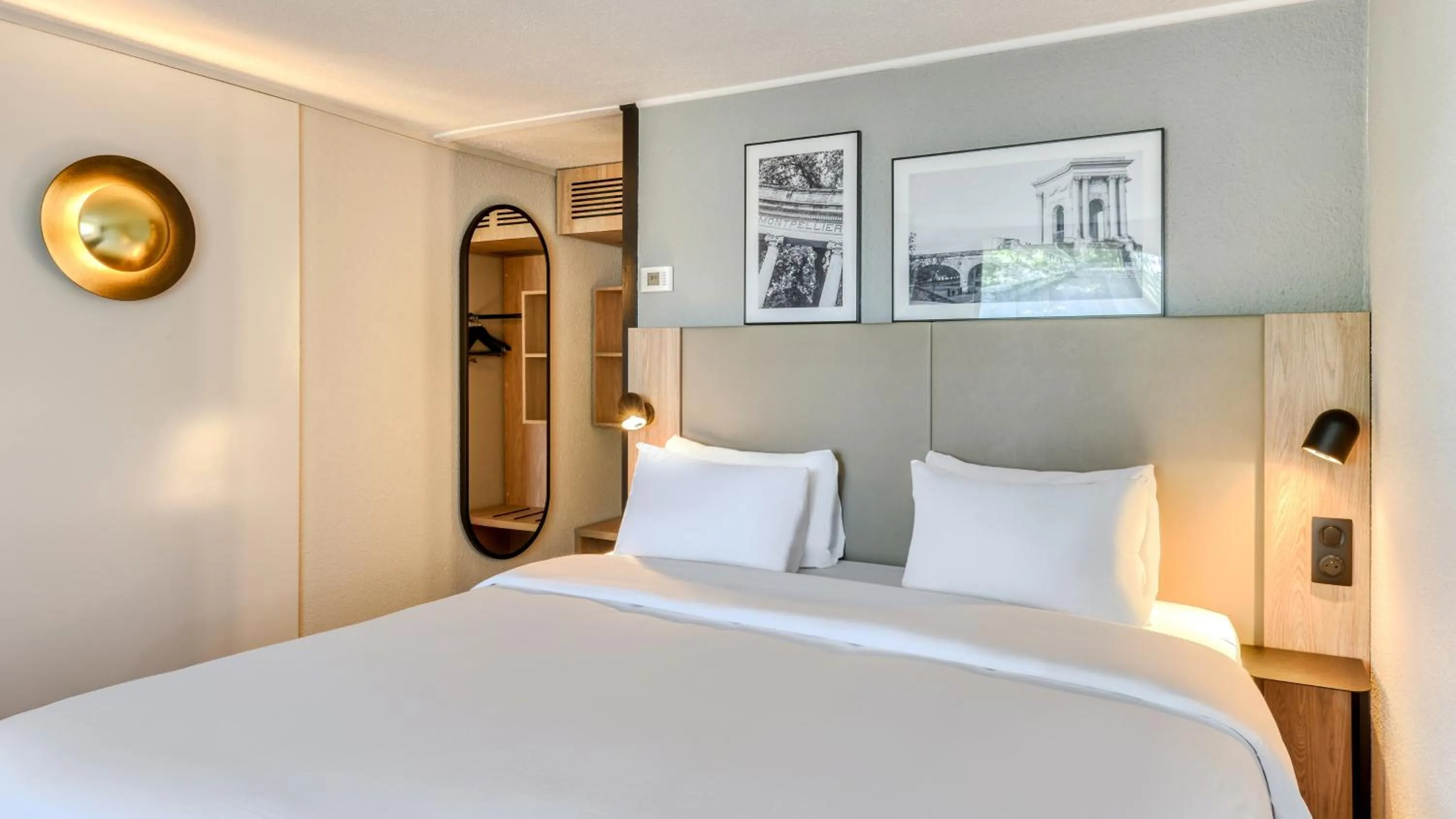 Photo of the whole room, Bed in Campanile NATURE - Cergy Pontoise