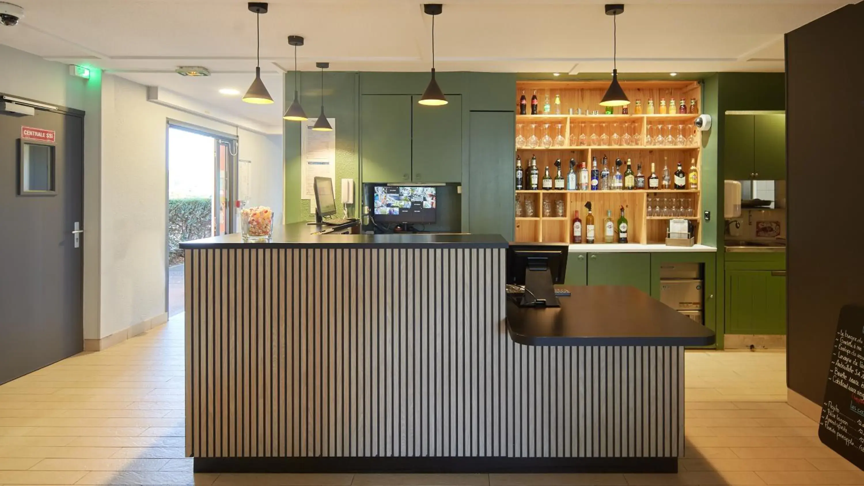 Lobby or reception in Campanile NATURE - Cergy Pontoise Lobby or reception in Campanile NATURE - Cergy Pontoise