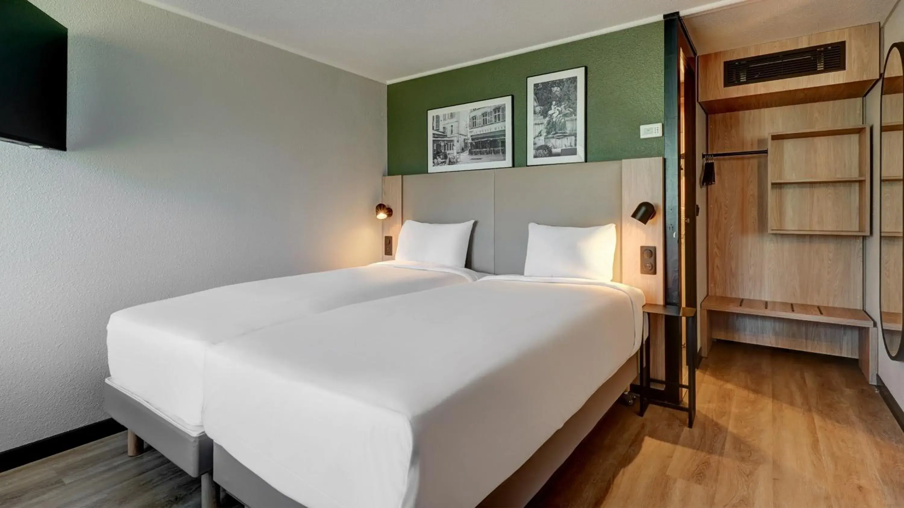 Photo of the whole room, Bed in Campanile NATURE - Cergy Pontoise Photo of the whole room, Bed in Campanile NATURE - Cergy Pontoise