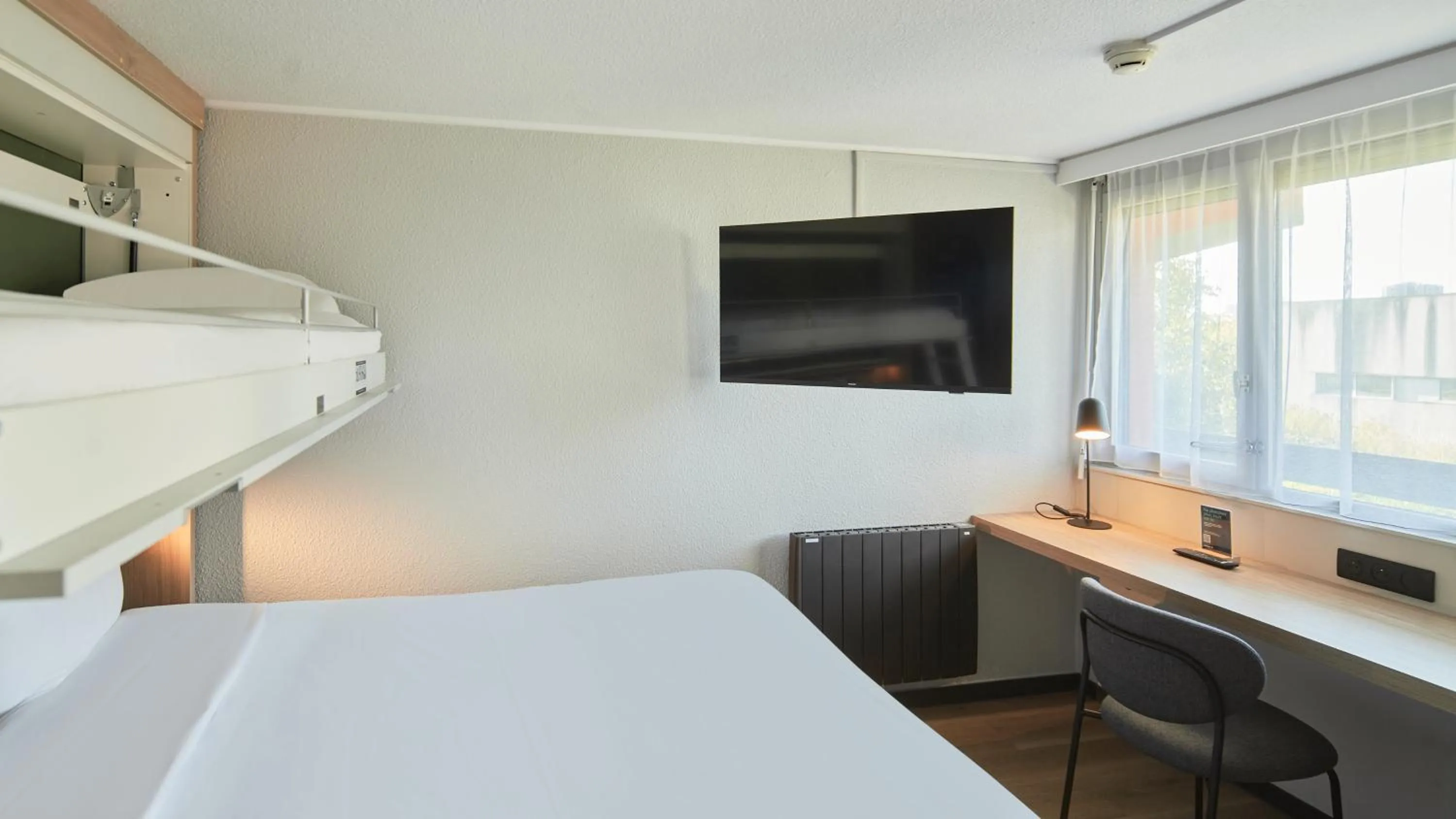 Bedroom, Bed in Campanile NATURE - Cergy Pontoise