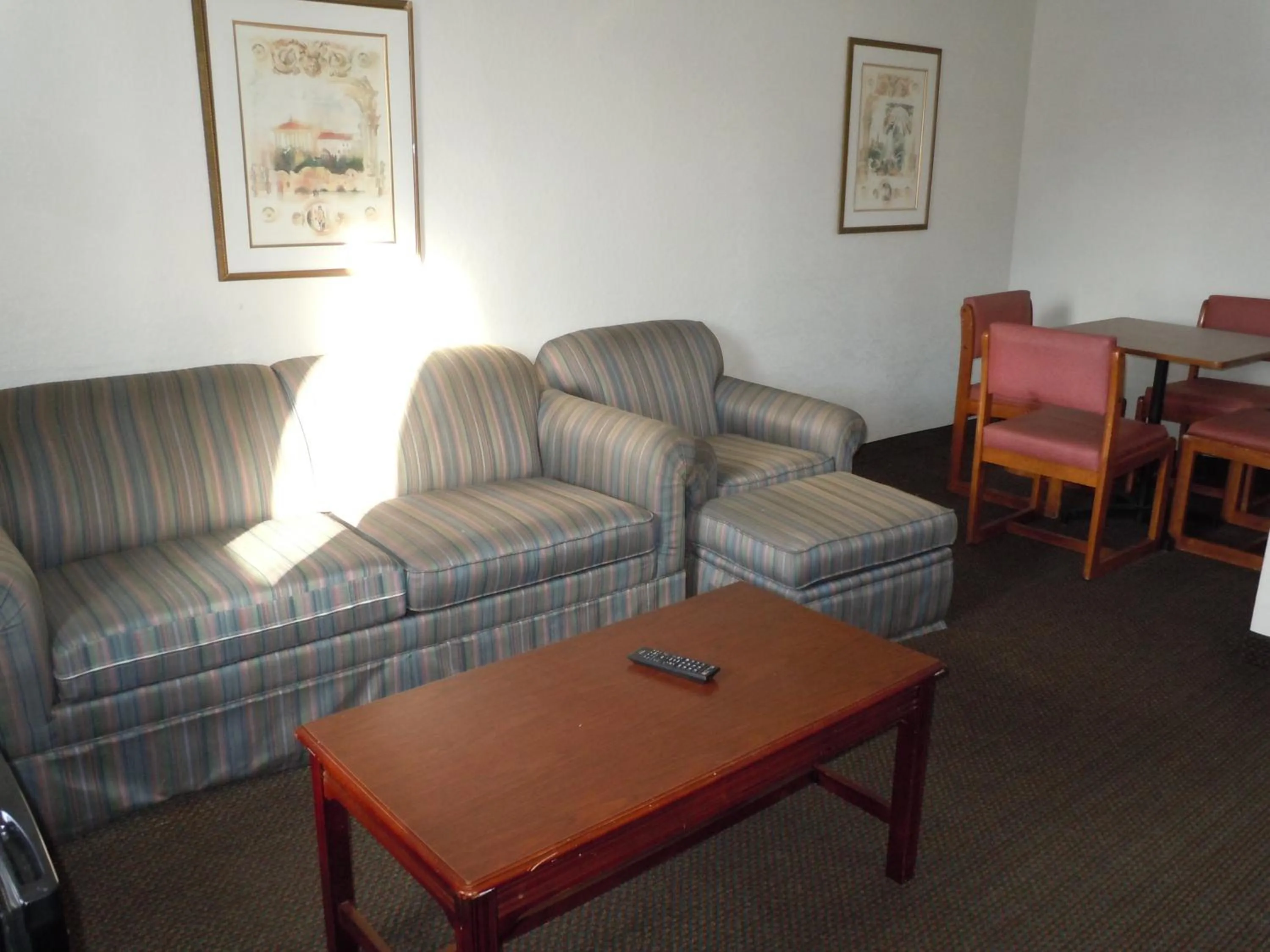 Living room in Travelodge by Wyndham Grand Rapids North
