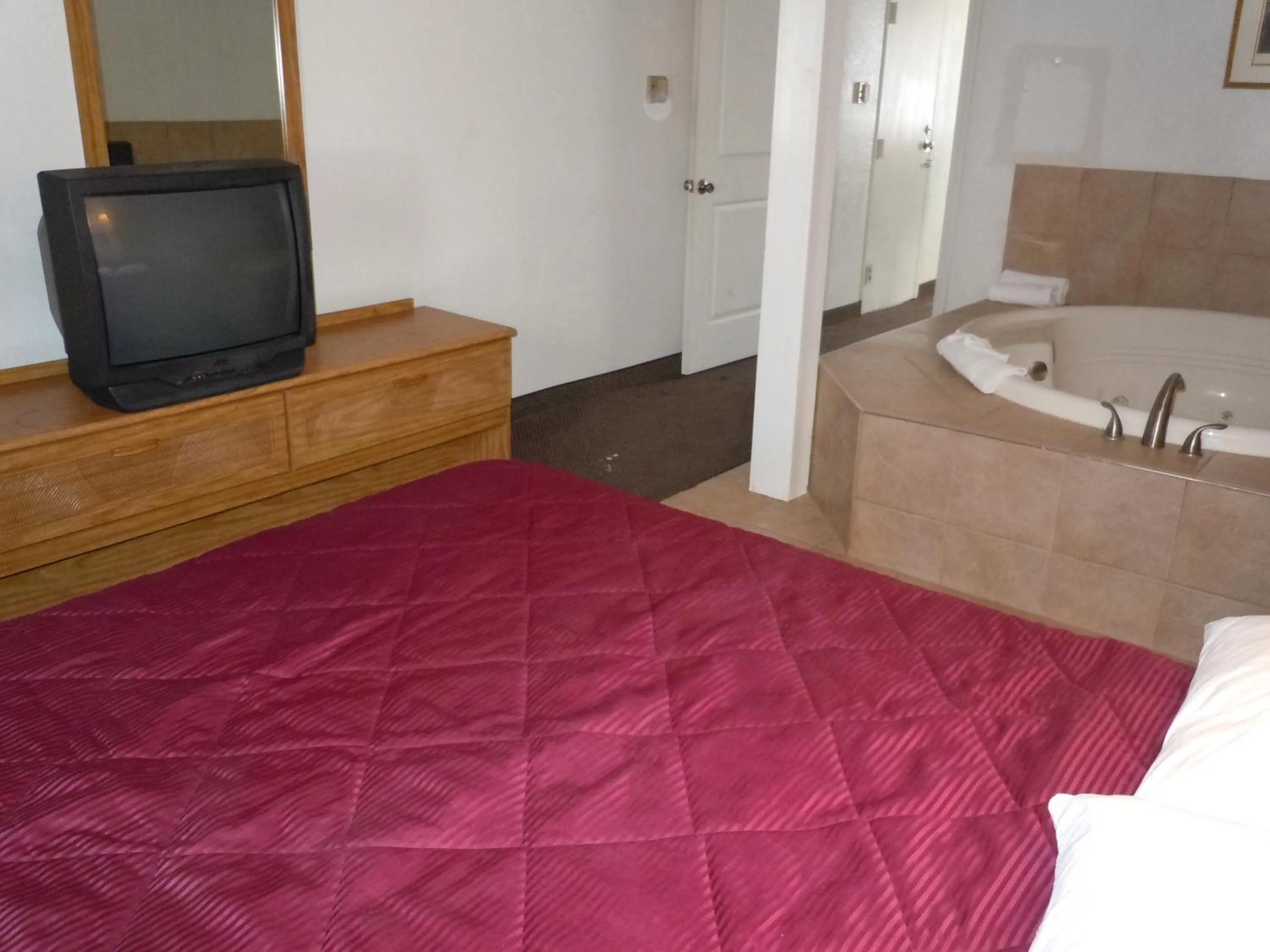 Decorative detail, Bed in Travelodge by Wyndham Grand Rapids North