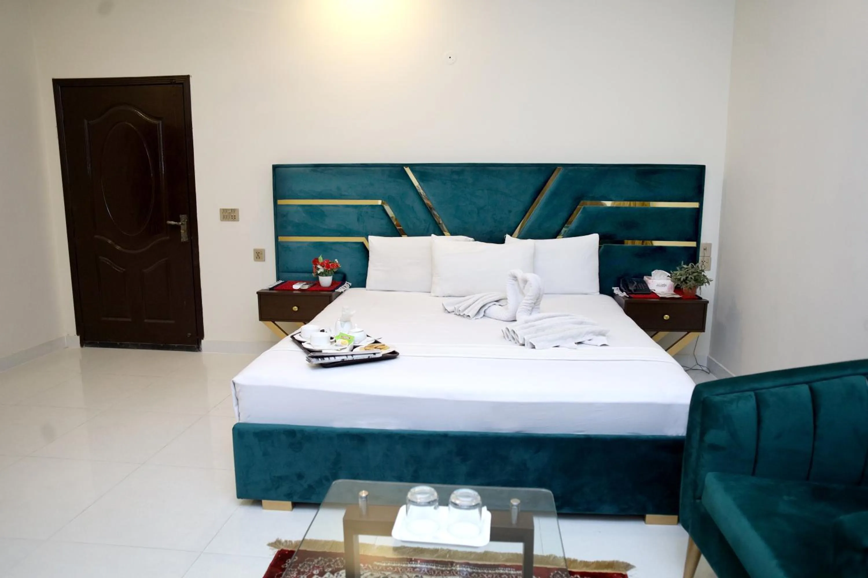 Bed in Royalton Inn Hotel - Gulberg