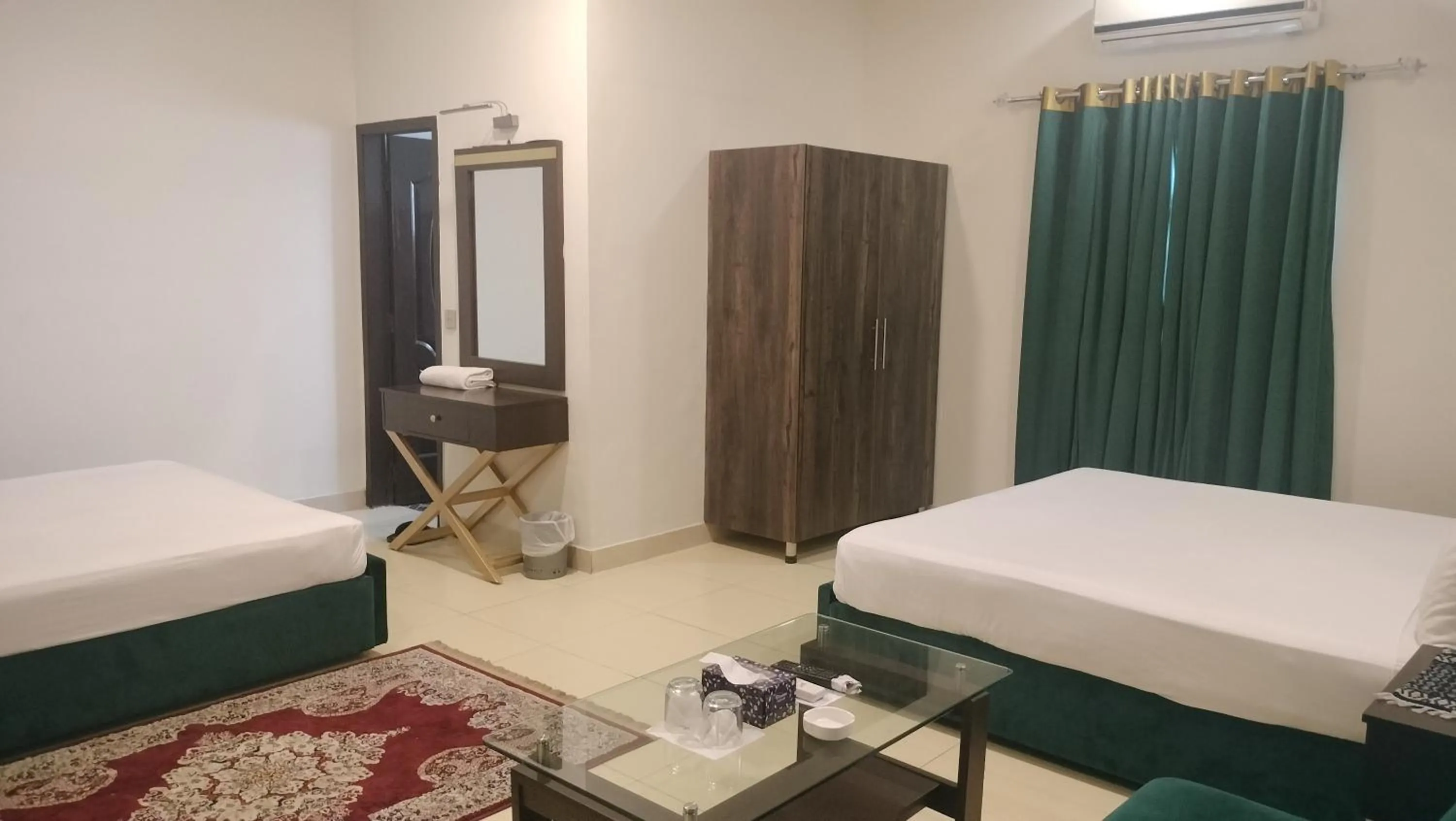 Bedroom, Bed in Royalton Inn Hotel - Gulberg