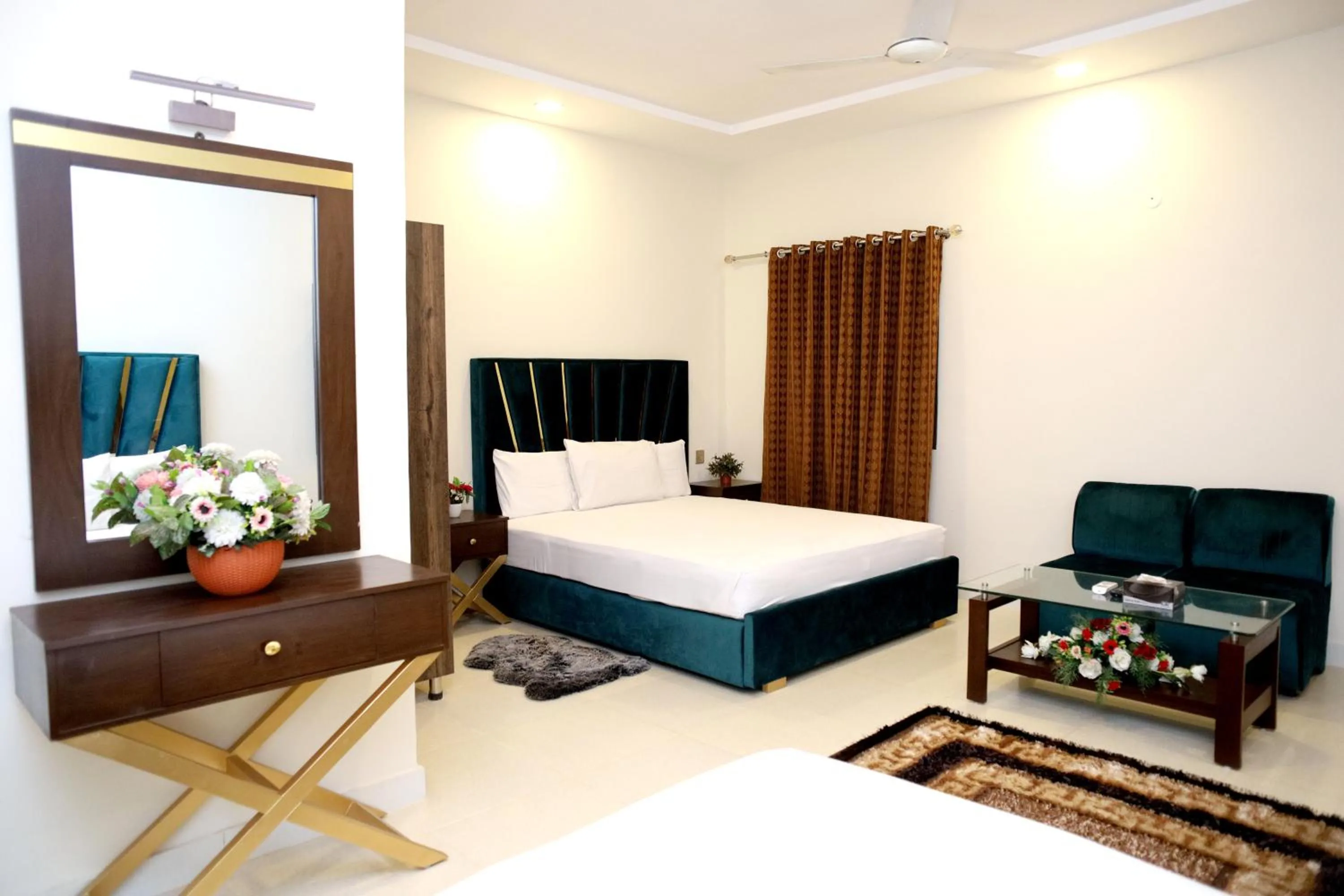 Living room, Bed in Royalton Inn Hotel - Gulberg