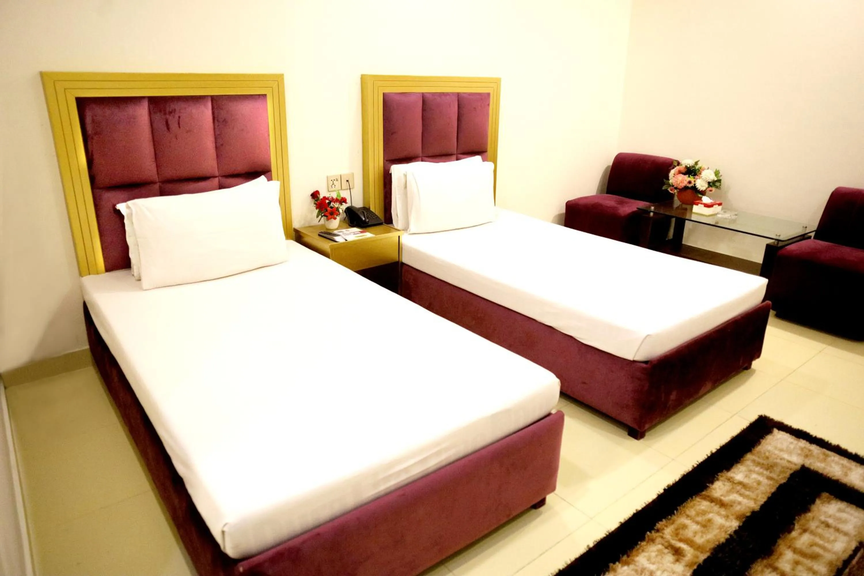 Bedroom, Bed in Royalton Inn Hotel - Gulberg