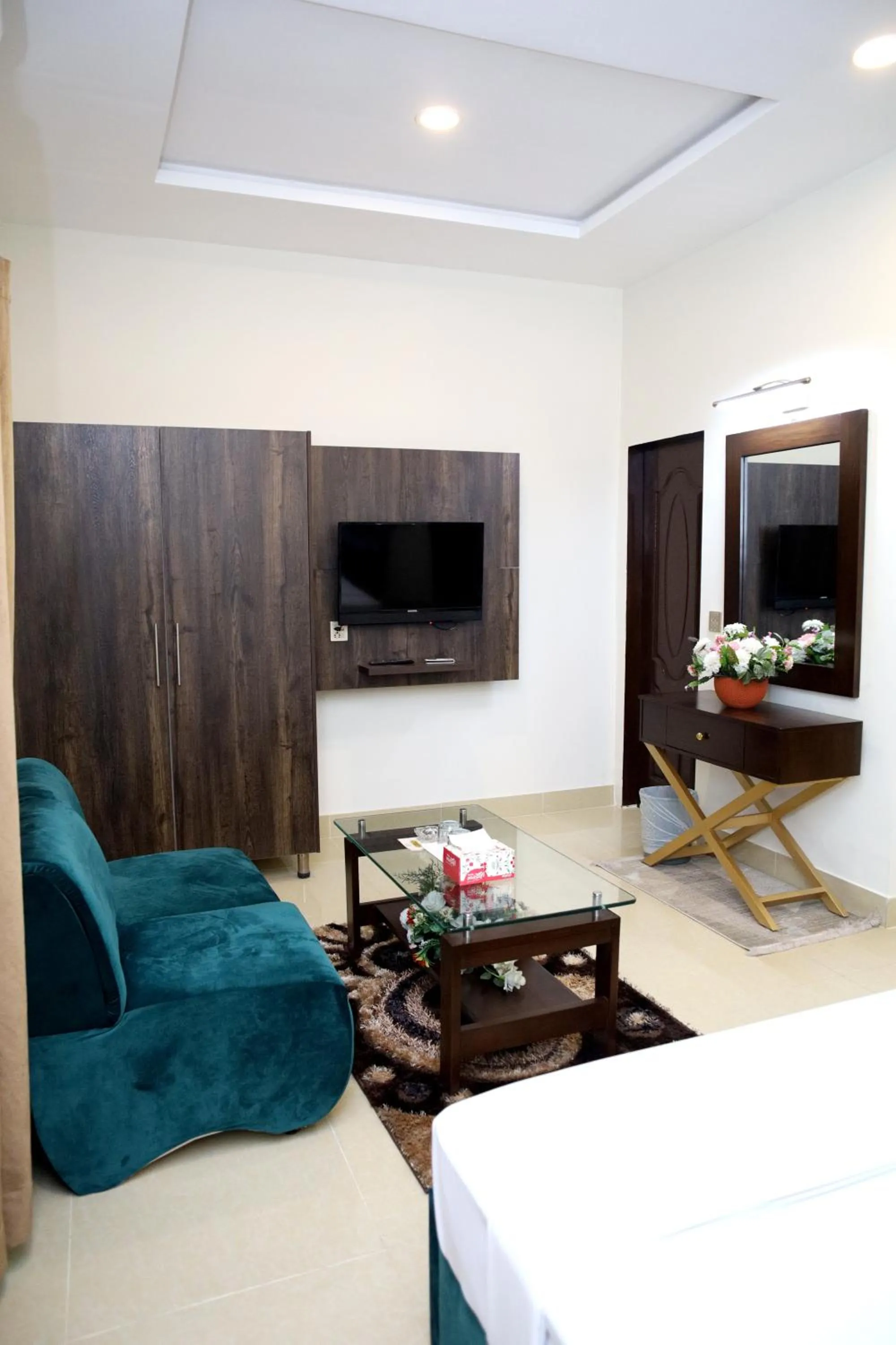 TV and multimedia in Royalton Inn Hotel - Gulberg