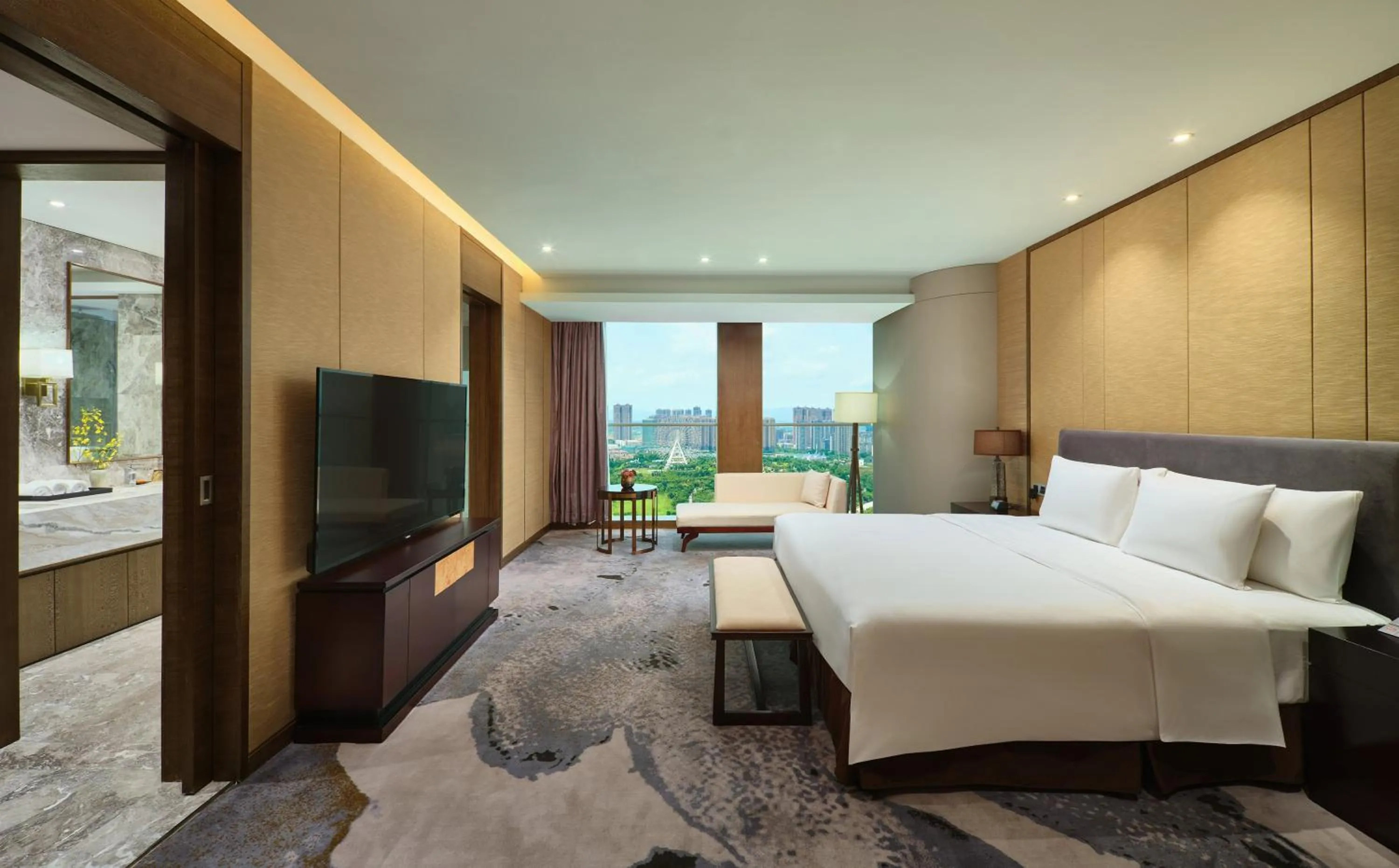 Photo of the whole room, Bed in Crowne Plaza Nanning City Center by IHG