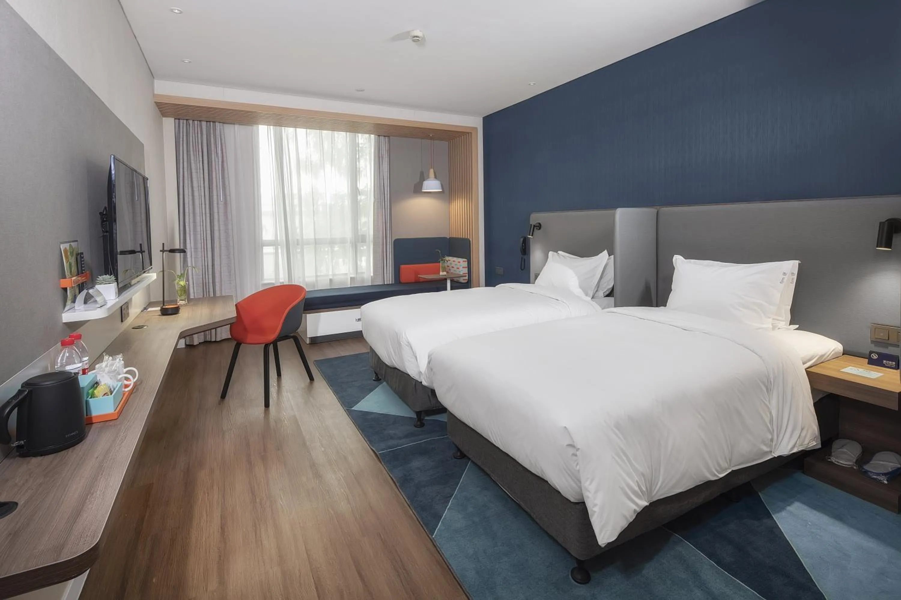 Photo of the whole room, Bed in Holiday Inn Express Shanghai Chongming by IHG