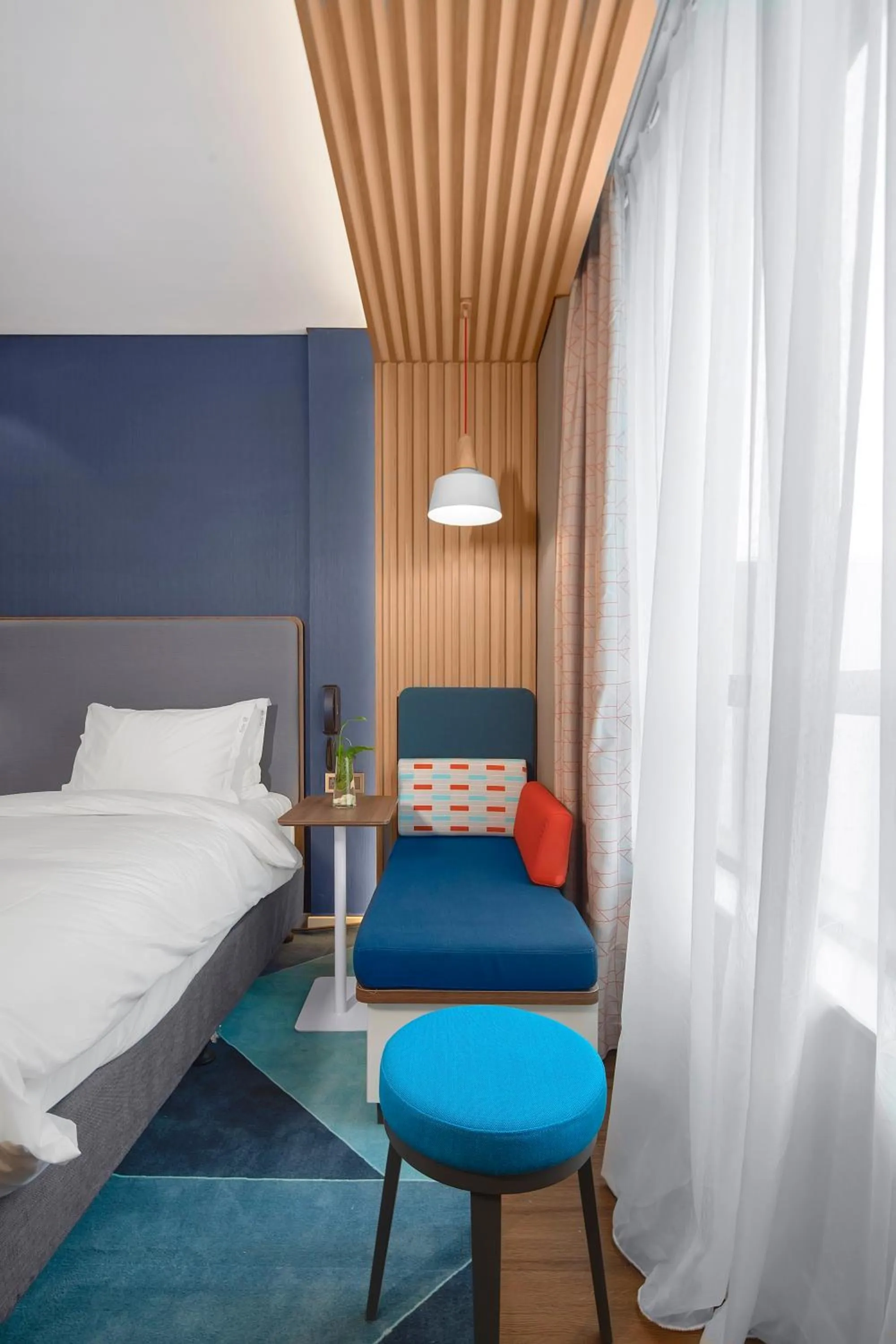 Photo of the whole room, Bed in Holiday Inn Express Shanghai Chongming by IHG