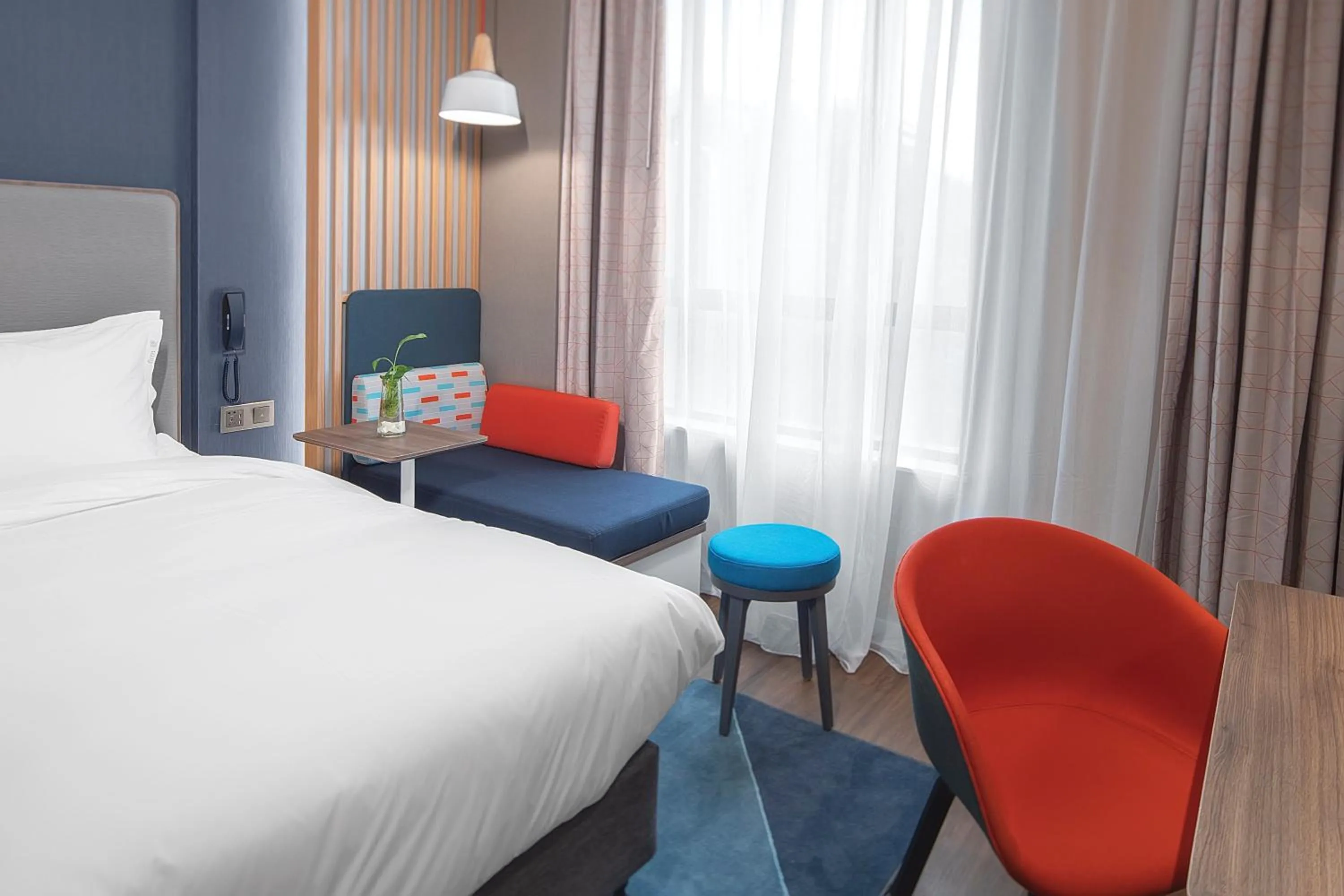 Photo of the whole room, Bed in Holiday Inn Express Shanghai Chongming by IHG