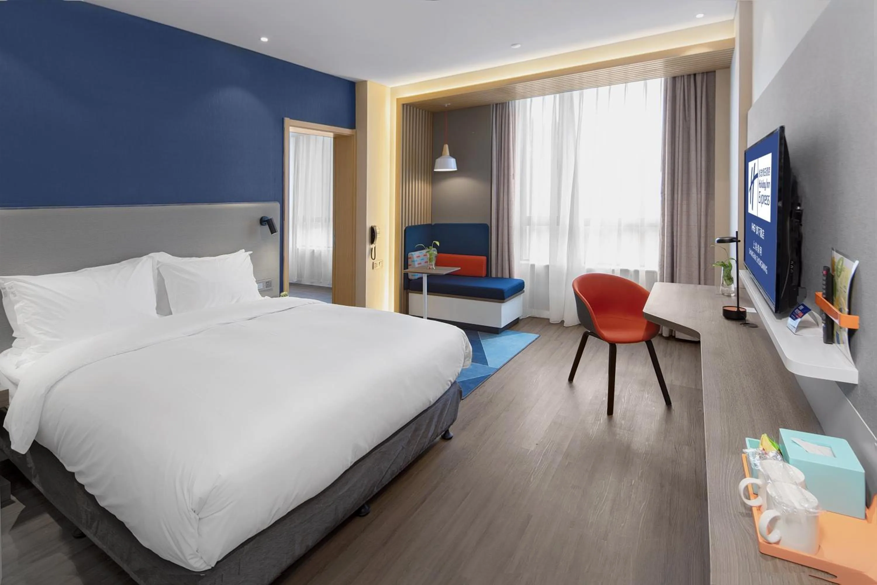 Photo of the whole room, Bed in Holiday Inn Express Shanghai Chongming by IHG