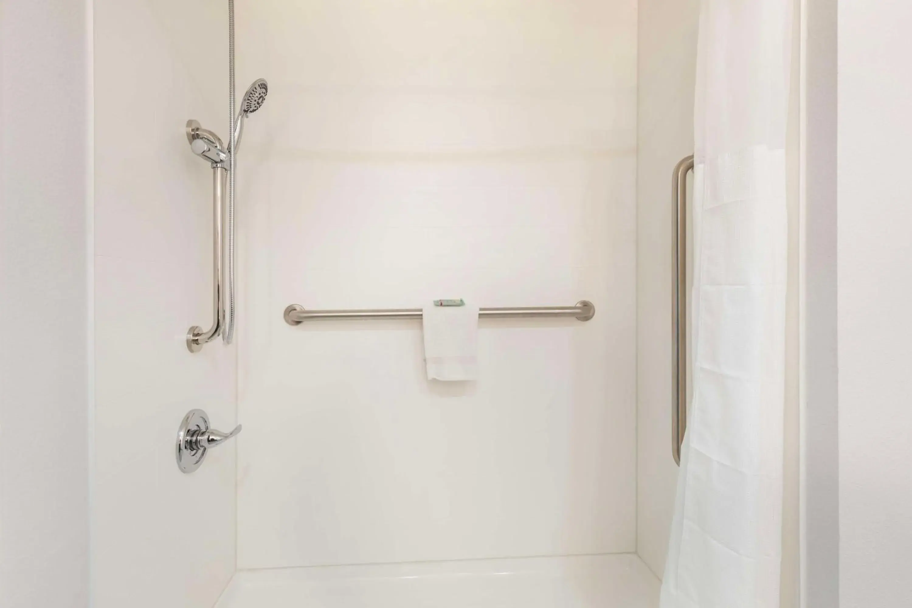 Bathroom in Best Western North Side Inn Bathroom in Best Western North Side Inn