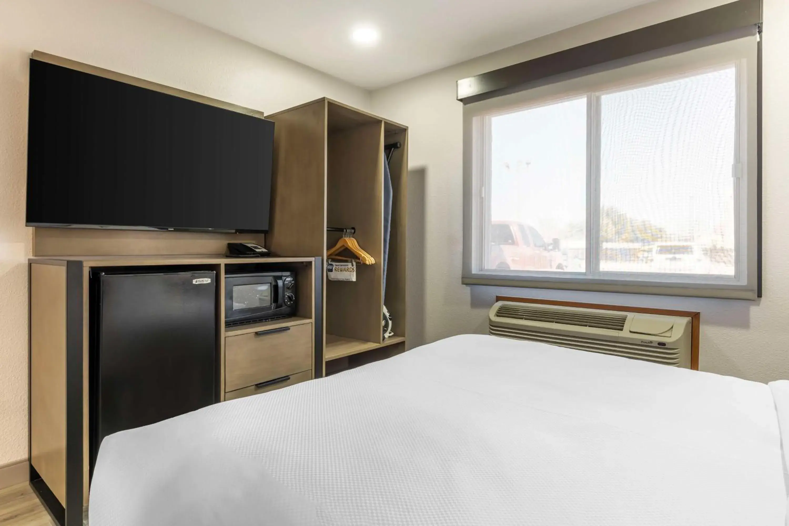 Queen Room with Roll-In Shower - Disability Access in Best Western North Side Inn Queen Room with Roll-In Shower - Disability Access in Best Western North Side Inn