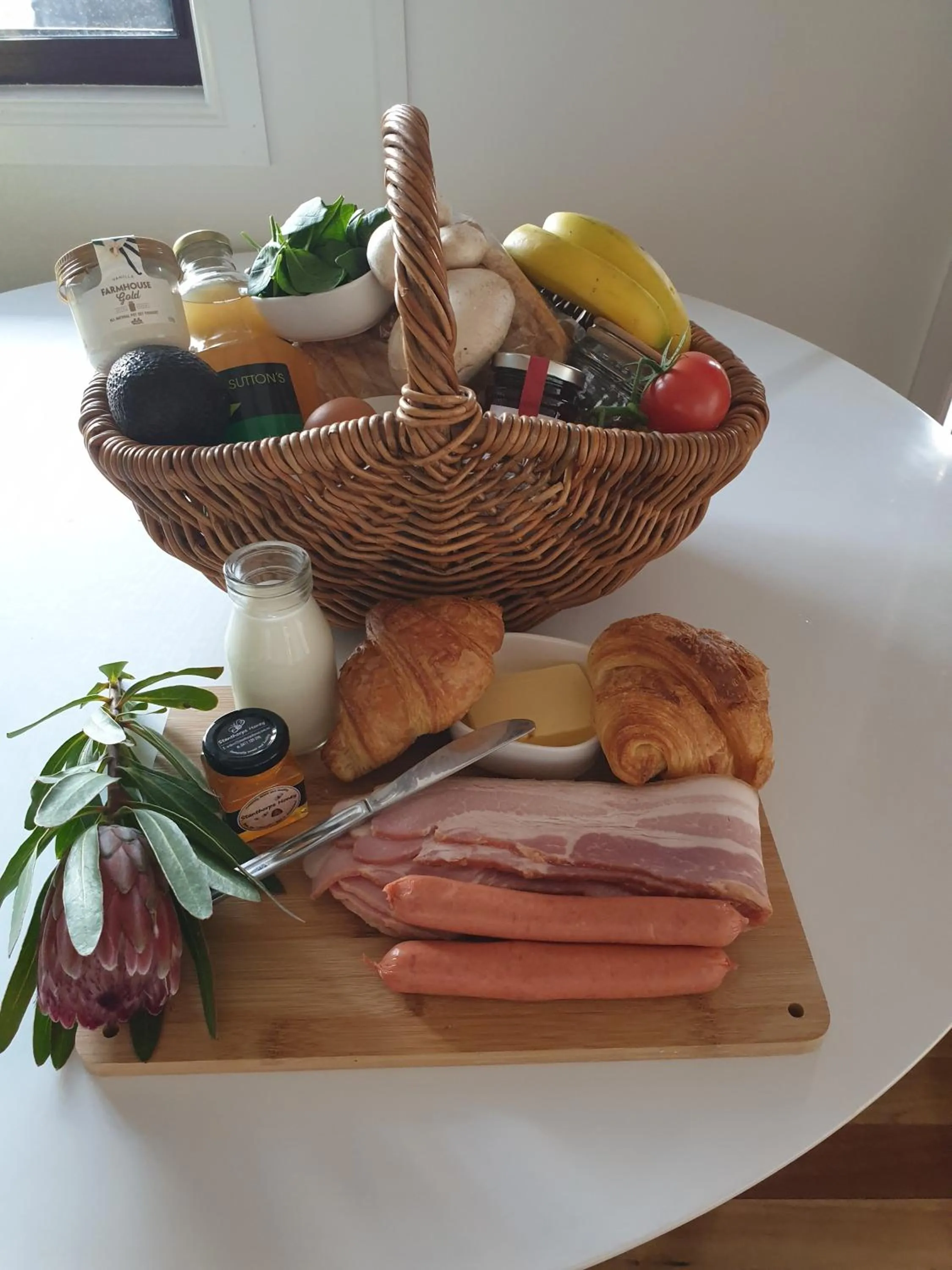 Breakfast in R & R On The Ravine