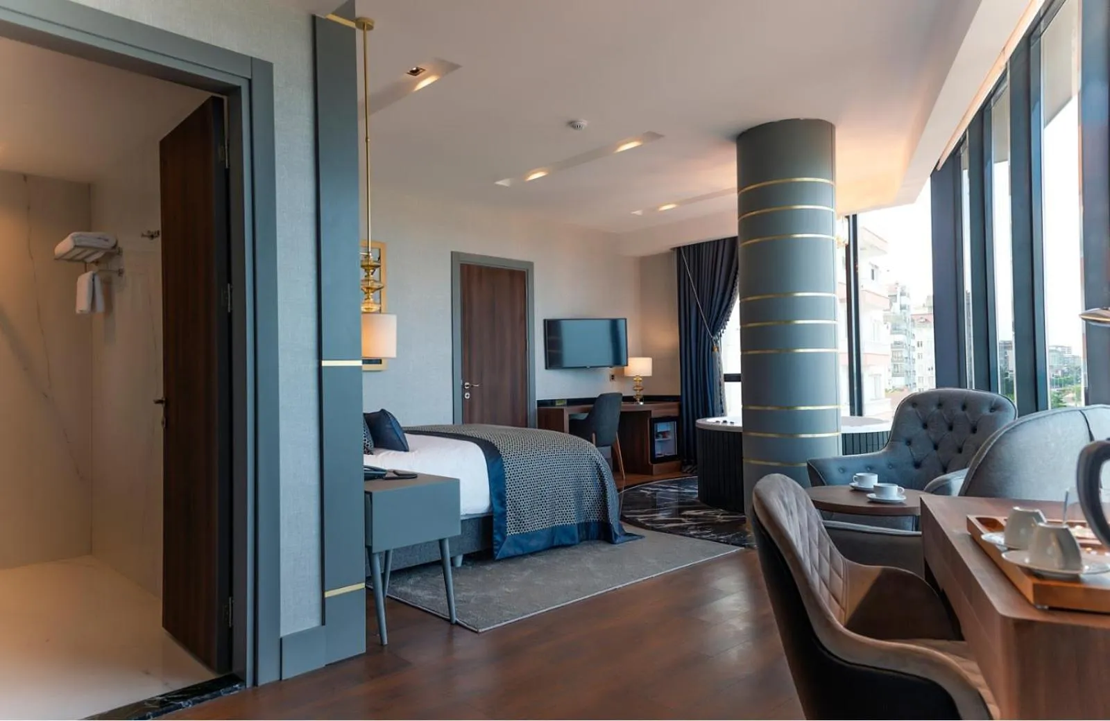 Seating area, Bed in B&C HOTEL