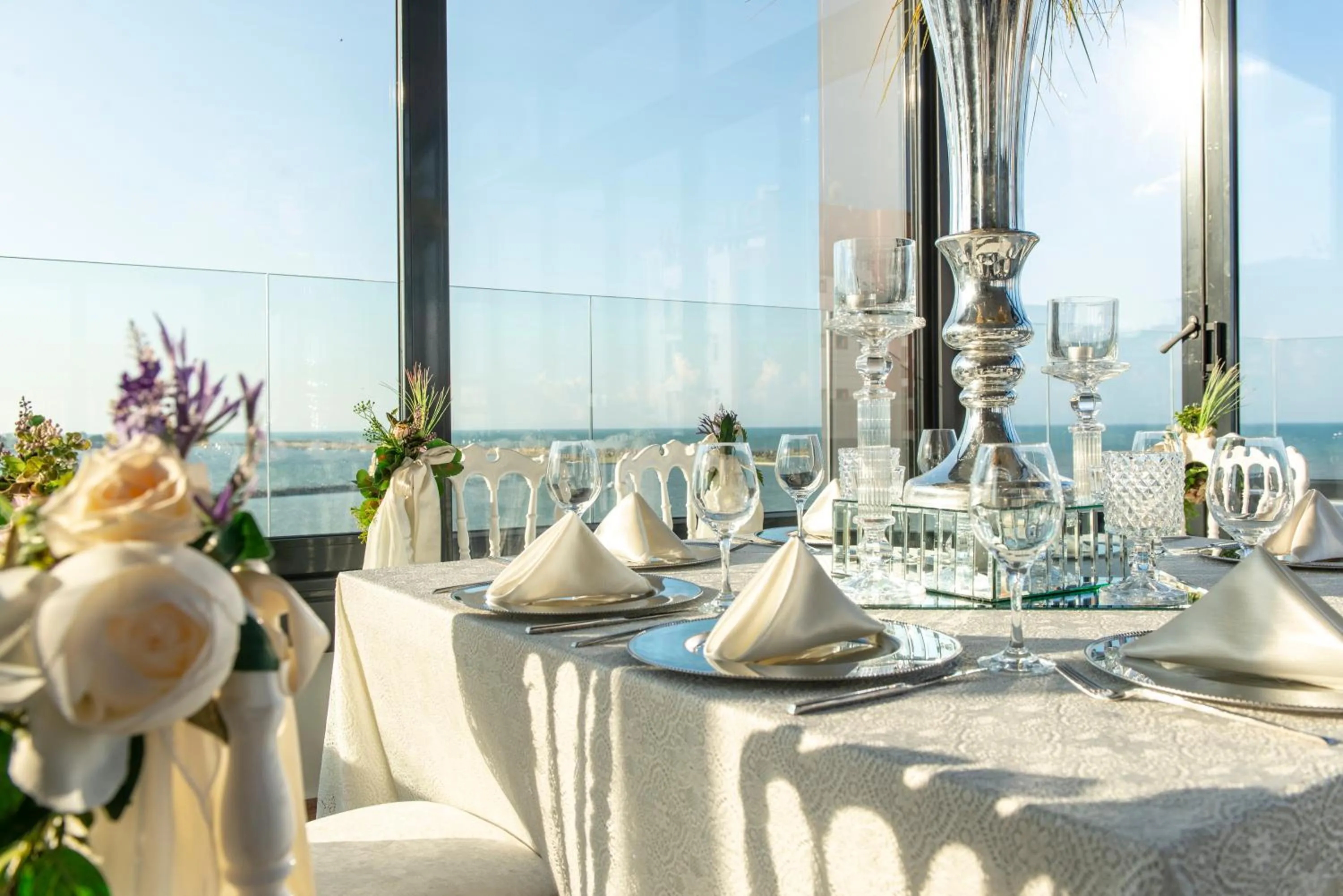 Restaurant/places to eat in B&C HOTEL