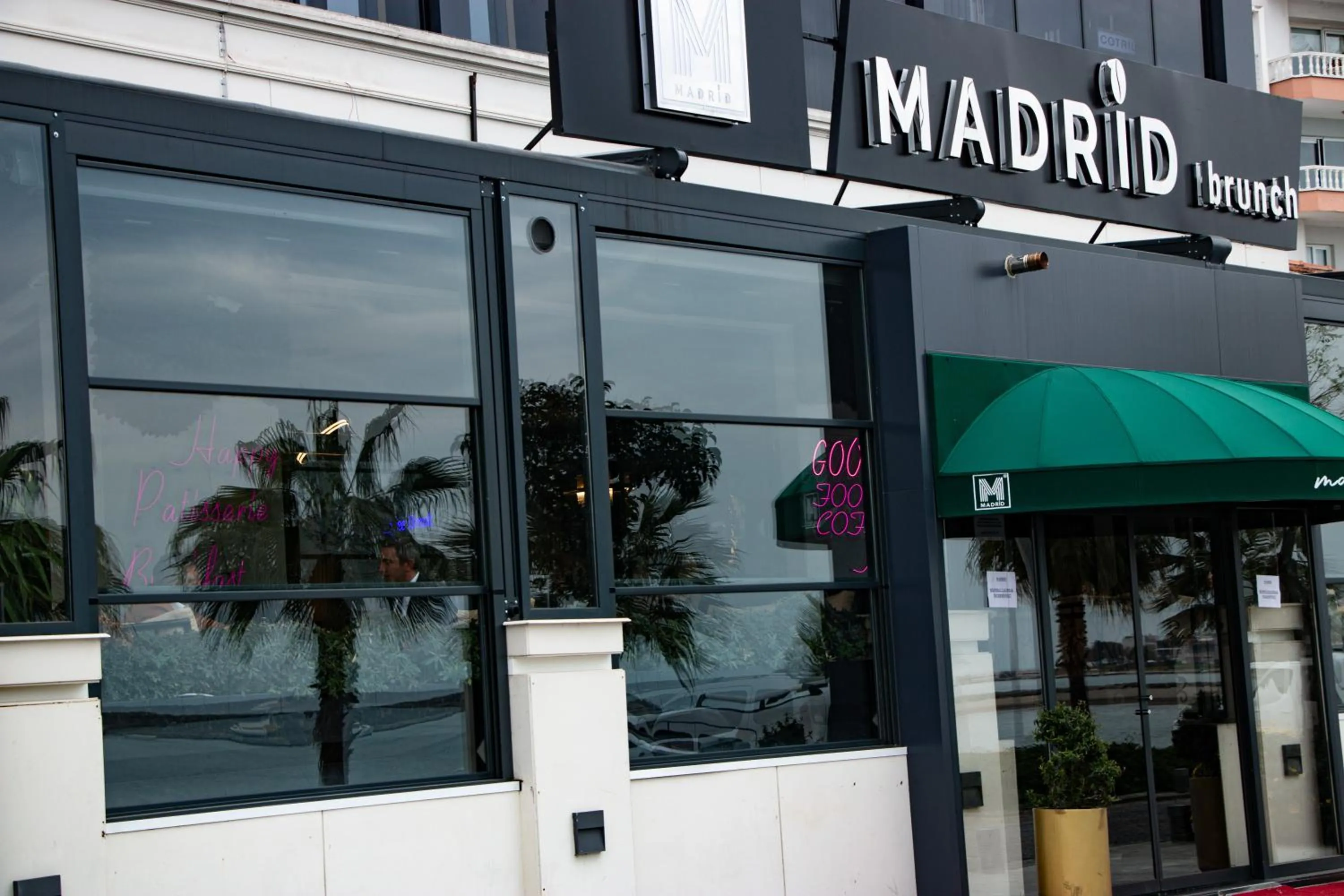 Restaurant/places to eat in B&C HOTEL